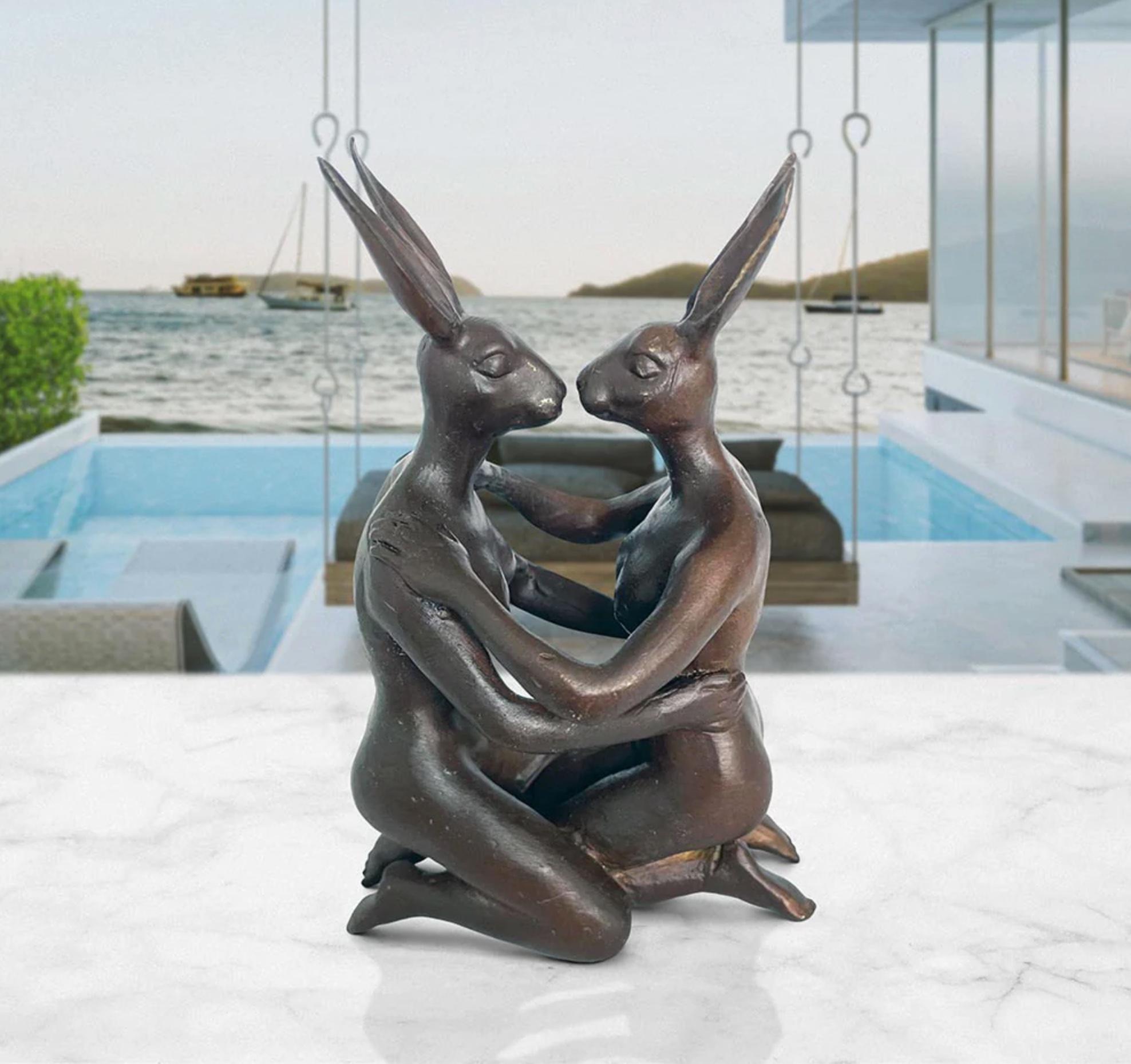 Titolo: Era innamorata della sua parte migliore 
Autentica scultura in bronzo

Questa autentica scultura in bronzo intitolata 