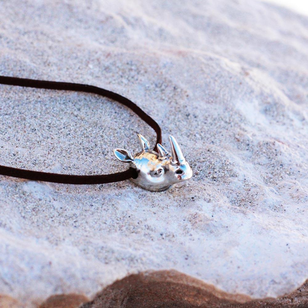 Sculpture animalière Pop Art - Bijoux - Gillie and Marc - Love - Rhino - Silver - Argent Figurative Sculpture par Gillie and Marc Schattner