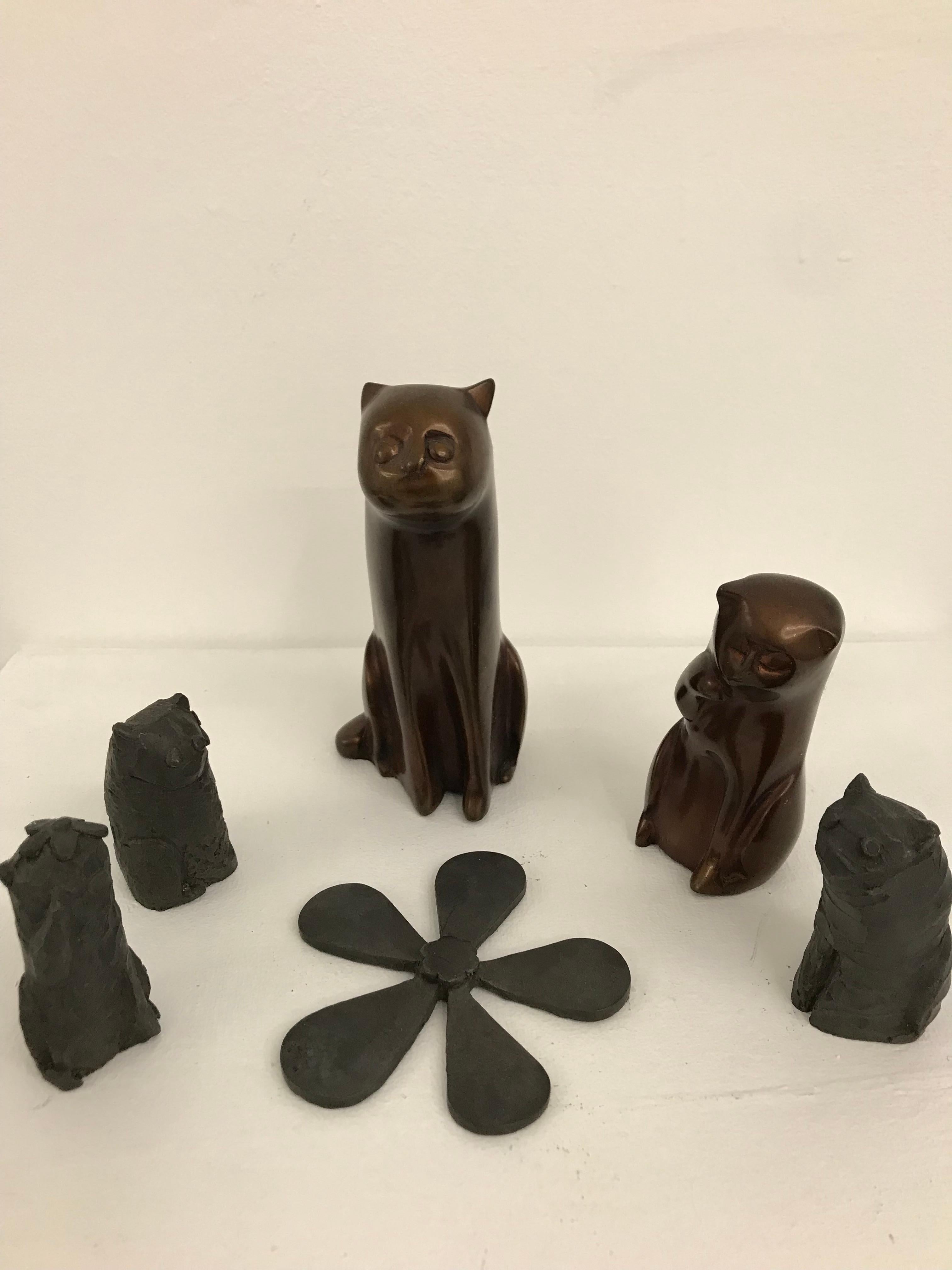 Jittanun Loengroengvej Figurative Sculpture - Kitty Gang : Contemporary, 6 small piece bronze sculpture with patina, cute cats