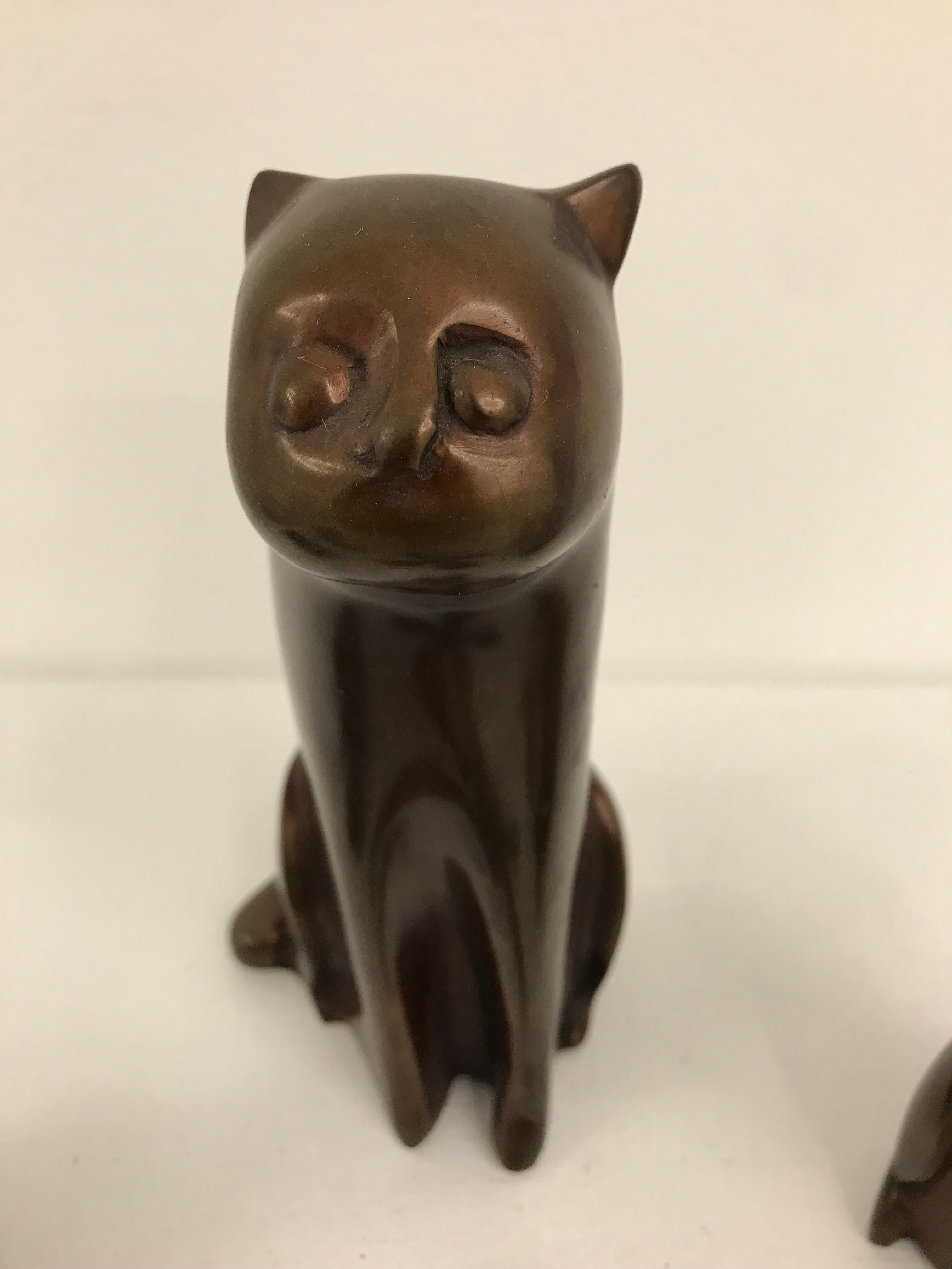 Kitty Gang : Contemporary, 6 small piece bronze sculpture with patina, cute cats - Sculpture by Jittanun Loengroengvej