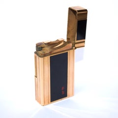 ST Dupont Leuchte aus schwarzem Lack und vergoldetem Lack