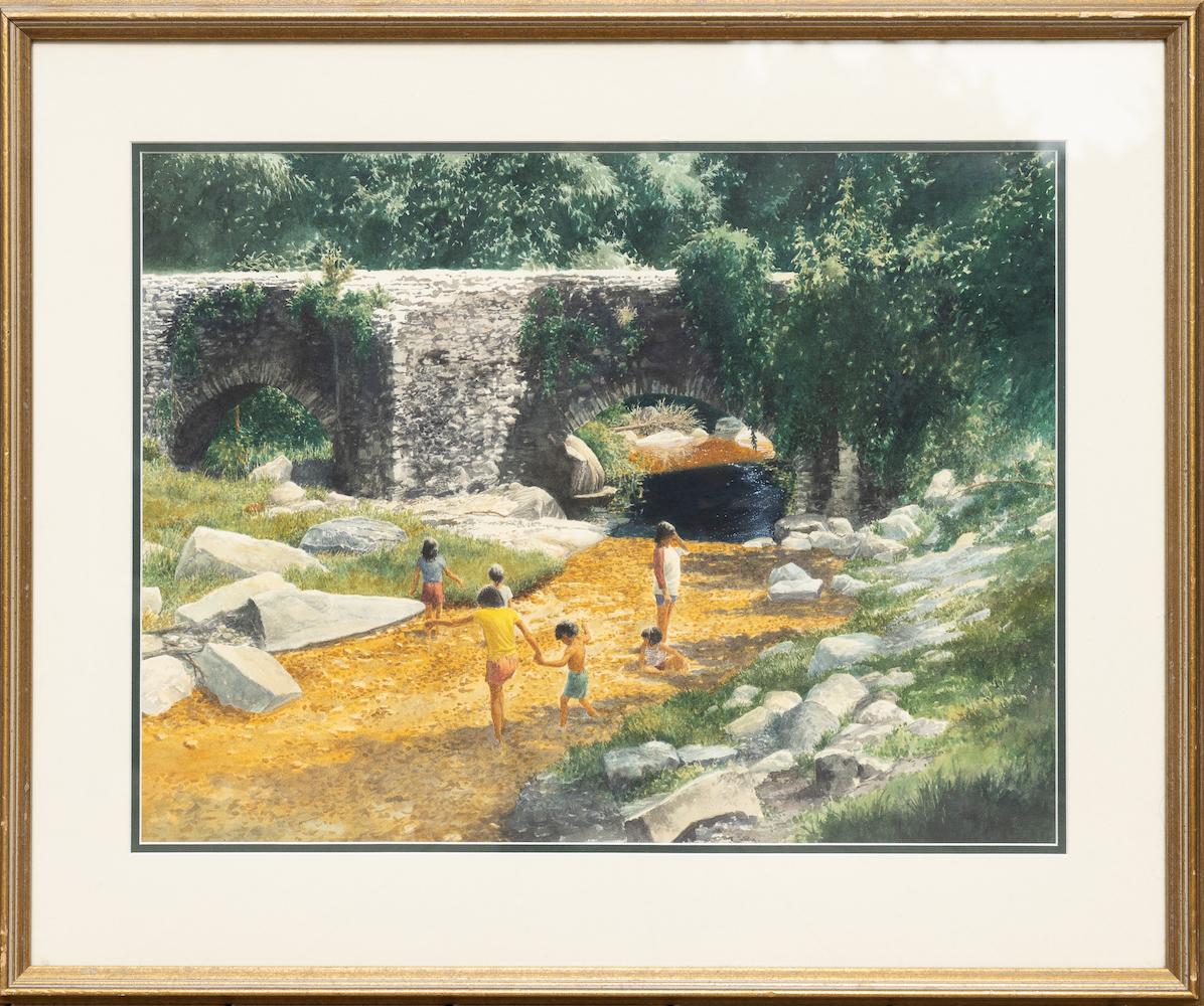 « Children in a Creek » - Paysage ensoleillé ludique, pont d'eau, forêt, rochers heureux - Art de Charles Shaw