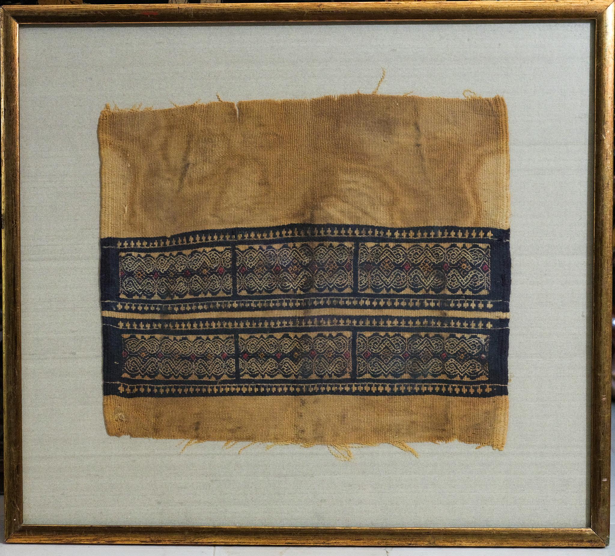 3rd to 5th Century Coptic Egyptian Textile fragment beige dark blue Brocade For Sale 1