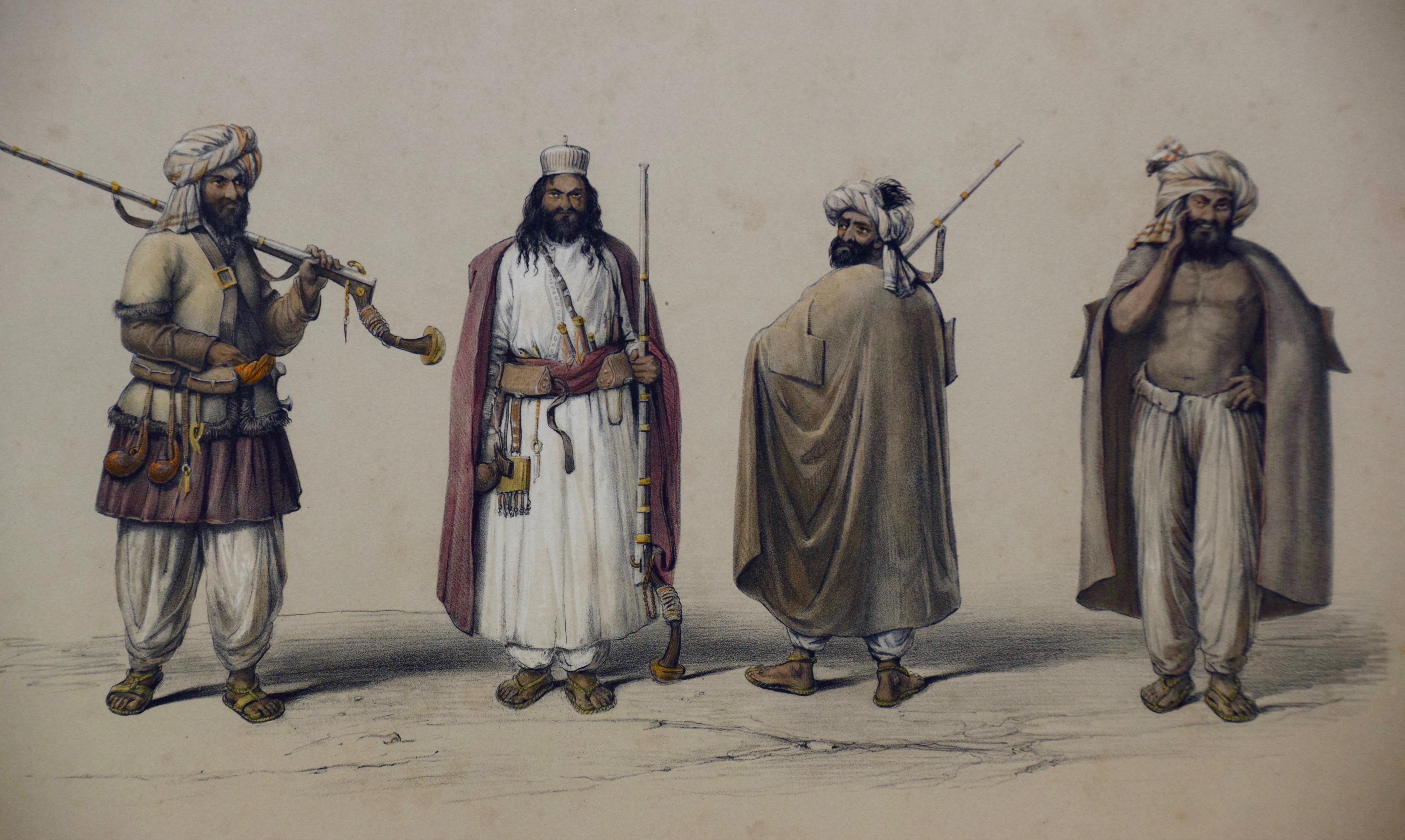 Paire de gravures représentant les costumes et les armes des hommes afghans du 19e siècle - Réalisme Print par Dr. James Atkinson