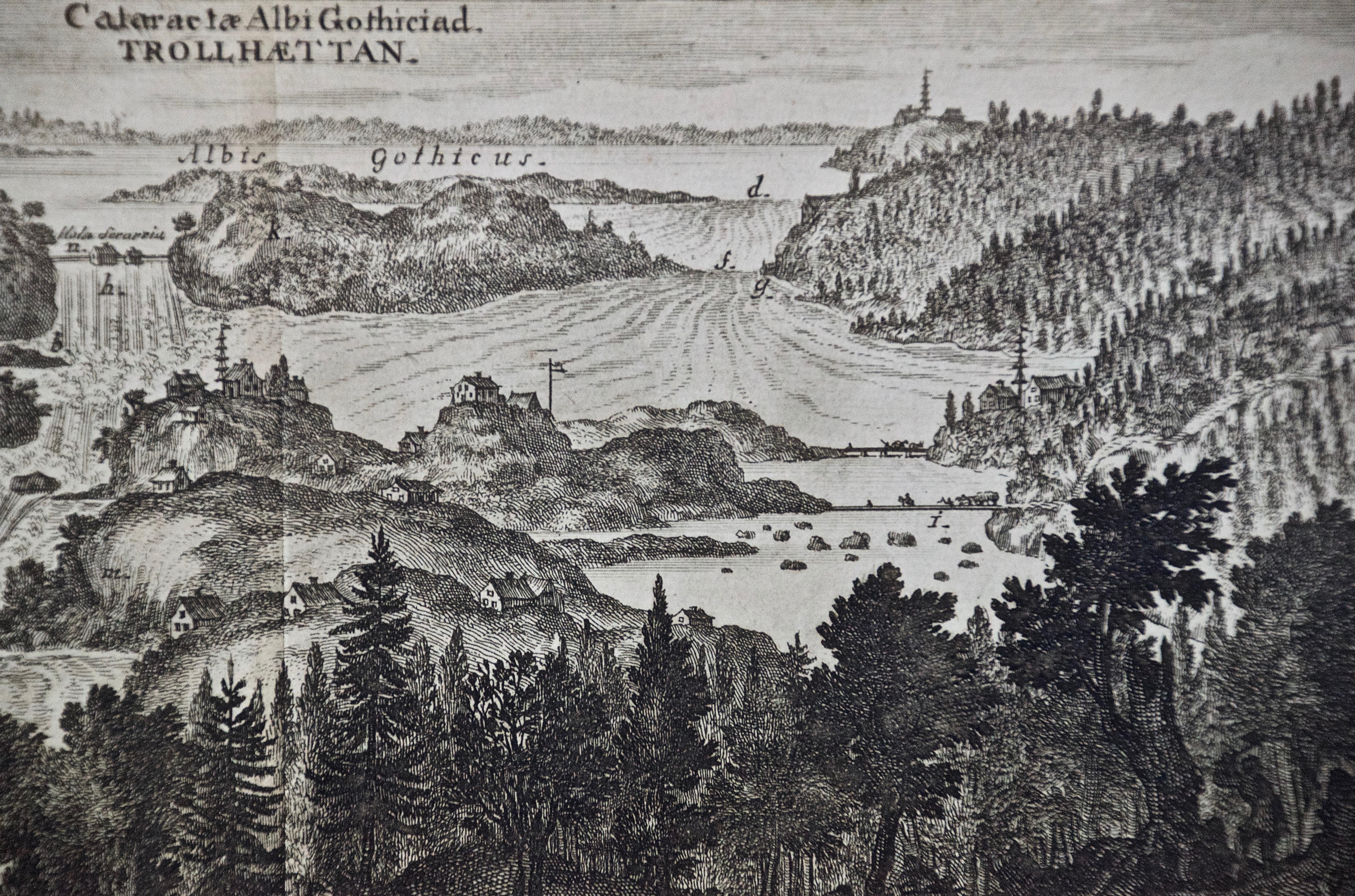 Une vue ancienne gravée de chutes d'eau en Suède au XVIIe siècle par Erik Dahlberg en vente 2