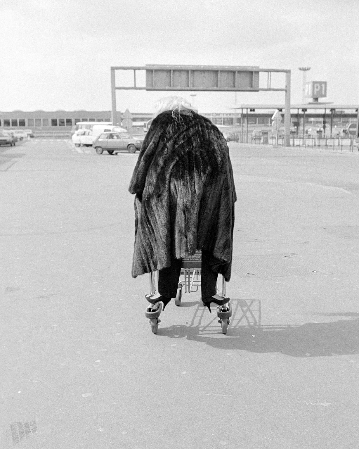 Richard Young Black and White Photograph - Fur Coat on the Run, Tunisia, 1983, Photography