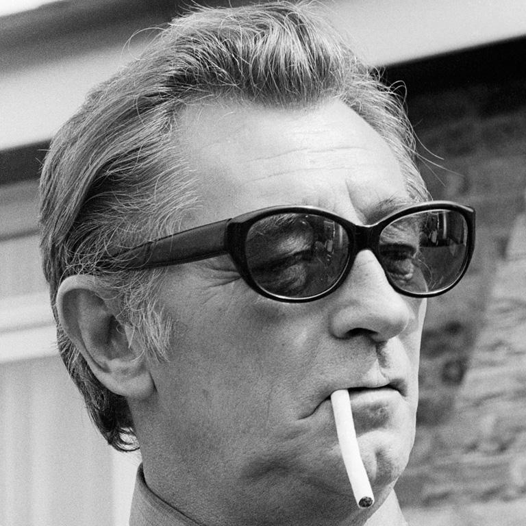 robert mitchum height