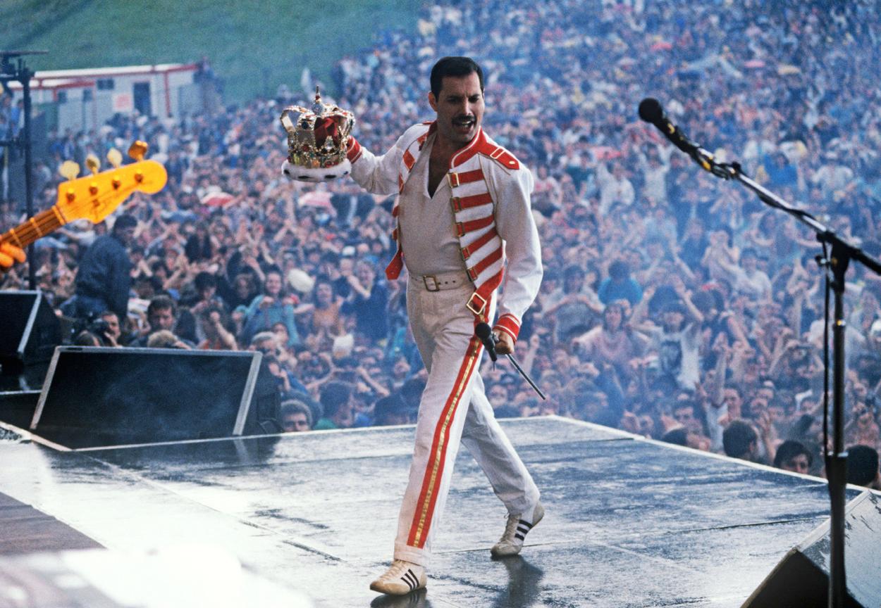 Richard Young Color Photograph - Freddie Mercury, Queen in Concert, Magic Tour, Slane Castle, County Meath, 1986