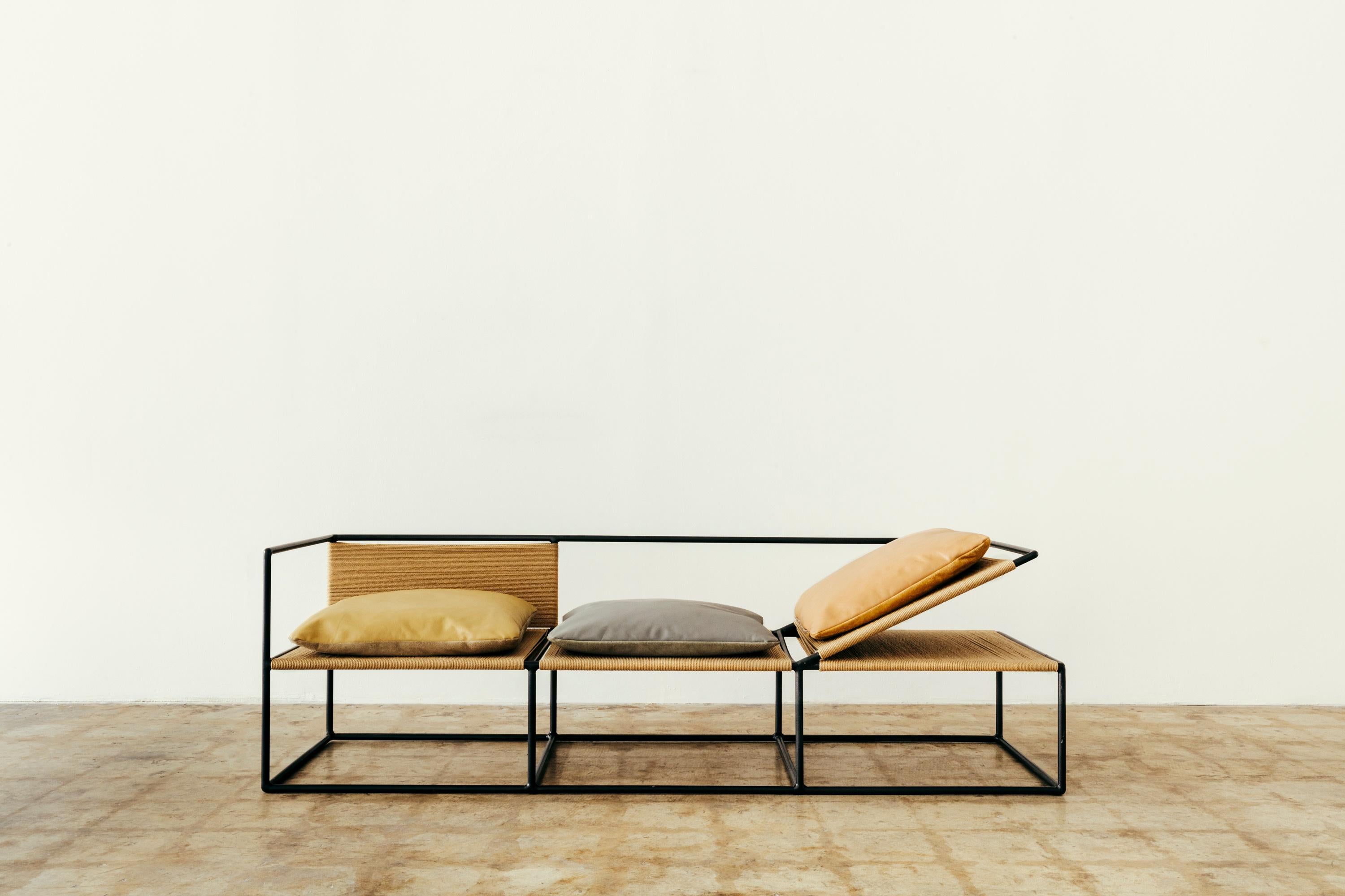 Silla Cable is a contemporary chaise lounge chair. The raw material pallet renders a new form of luxury good, less interested in the immediacy of image and aware of the value in calculated degradation.

The chair is made from a raw steel frame woven