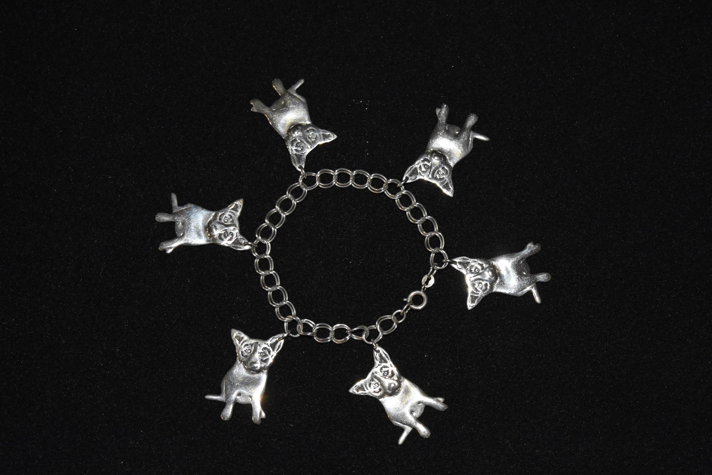 Bracelet à breloques en argent sterling avec 6 breloques en forme de chien bleu
