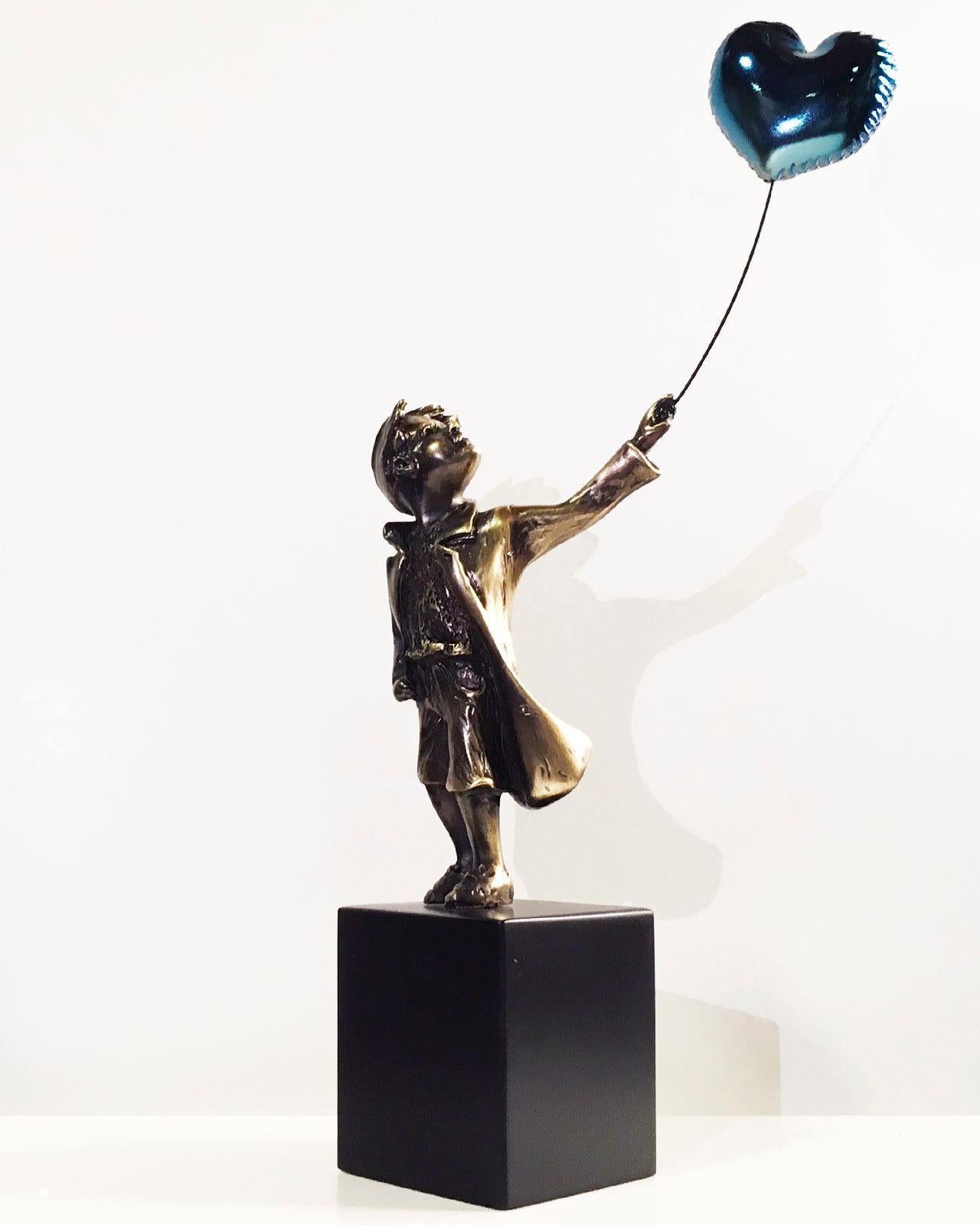 Street Art Sculpture "A boy with balloon" by Miguel Guía.
This sculpture is made by lost wax bronze casting.
Limited edition of 299 works.
The base is included in the price.
The dimensions given include the base.
This Sculpture are copyrighted and