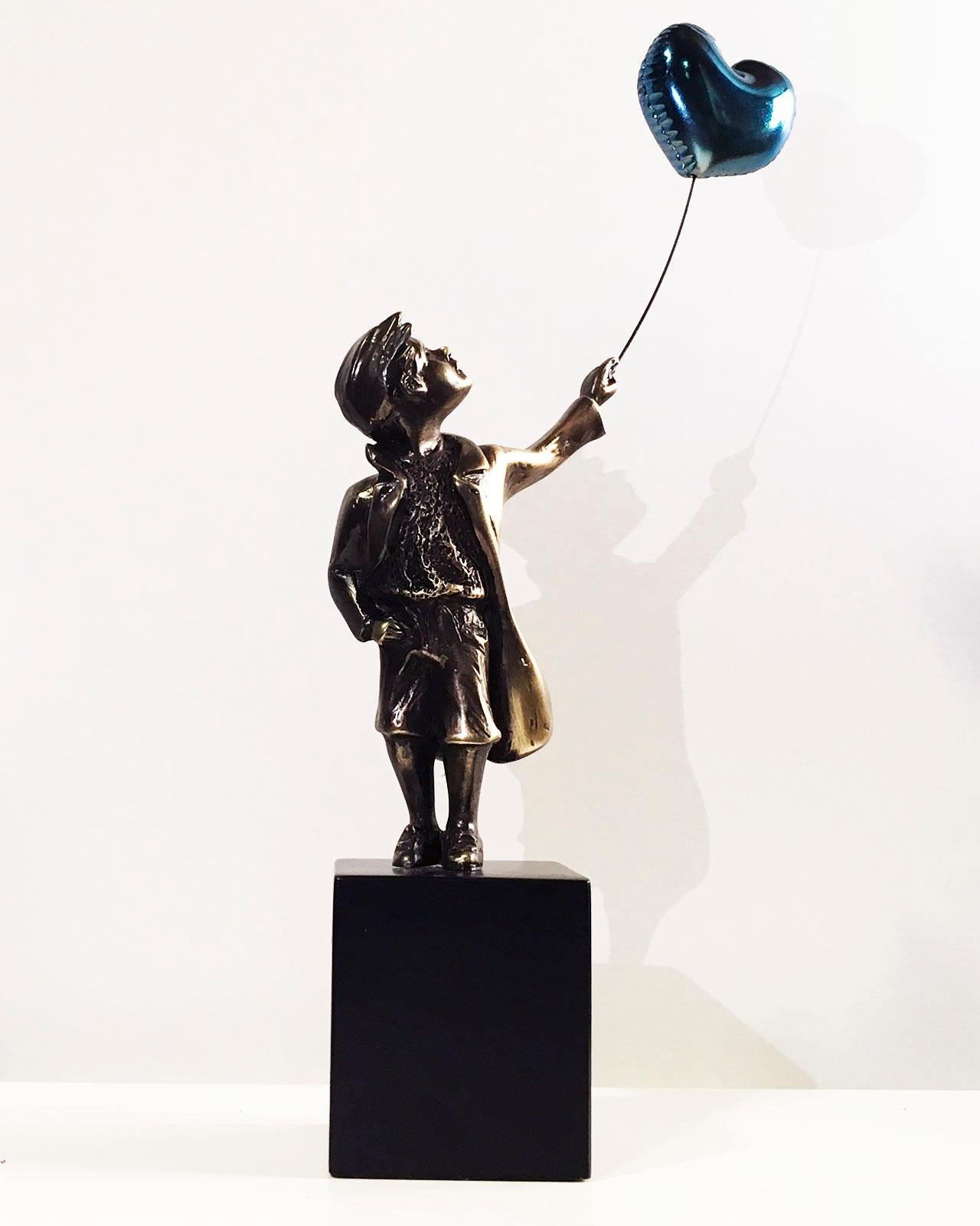 A boy with balloon - Miguel Guía Street Art Cast bronze Sculpture 5