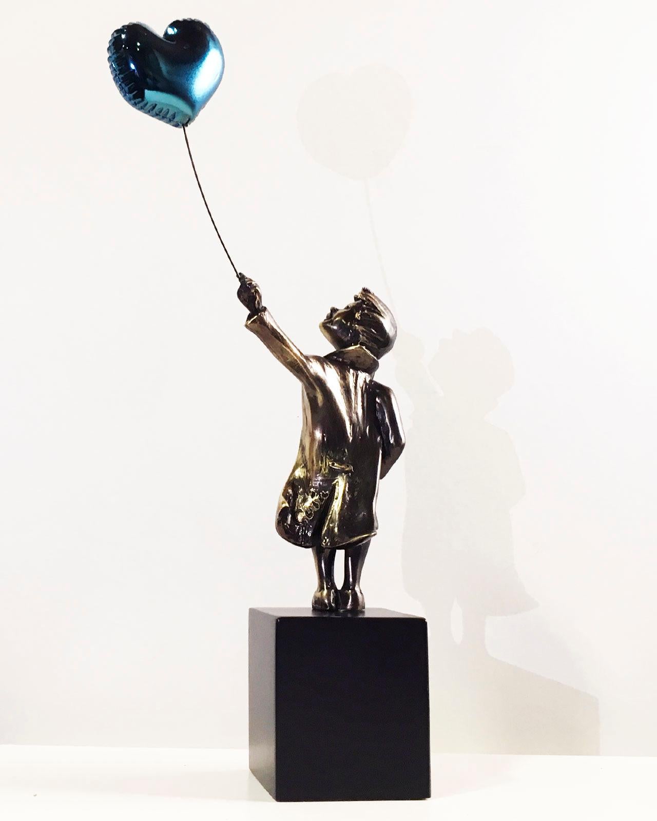 A boy with balloon - Miguel Guía Street Art Cast bronze Sculpture 6