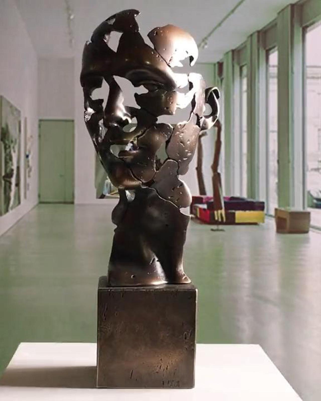 L'homme du futur - Miguel Guía Sculpture expressionniste en couche de bronze 8