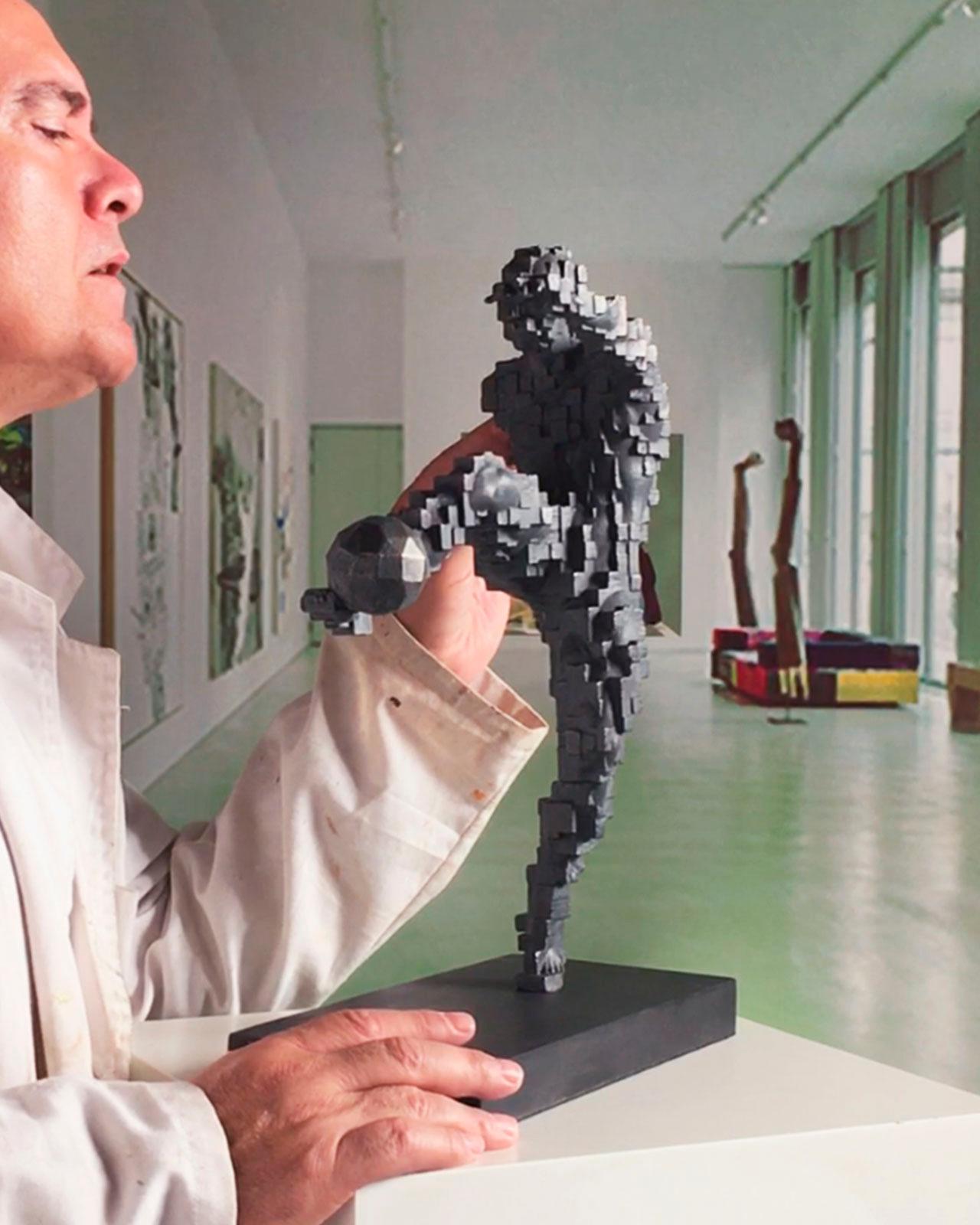 Zidane goal winner - Miguel Gua Konstruktivistische Skulptur aus Bronzeguss – Sculpture von Miguel Guía