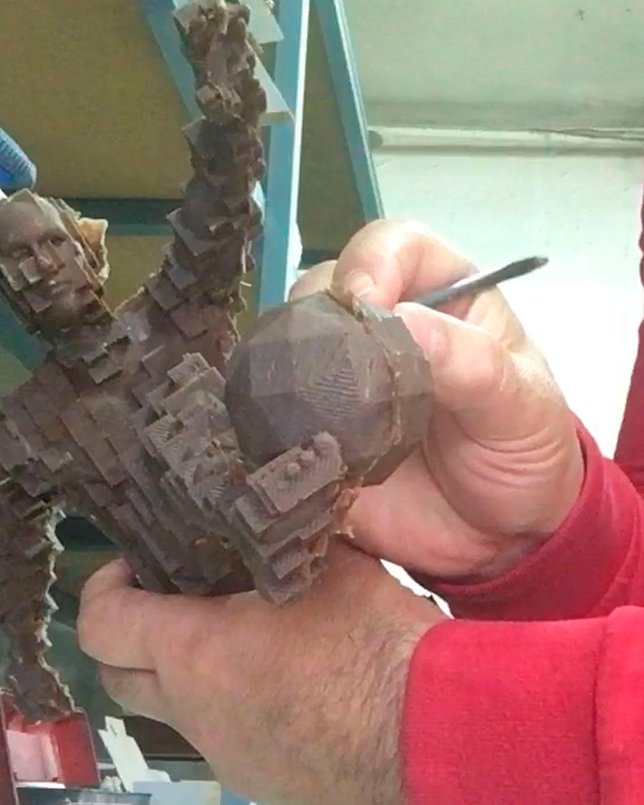 Zidane goal winner - Miguel Gua Konstruktivistische Skulptur aus Bronzeguss im Angebot 6