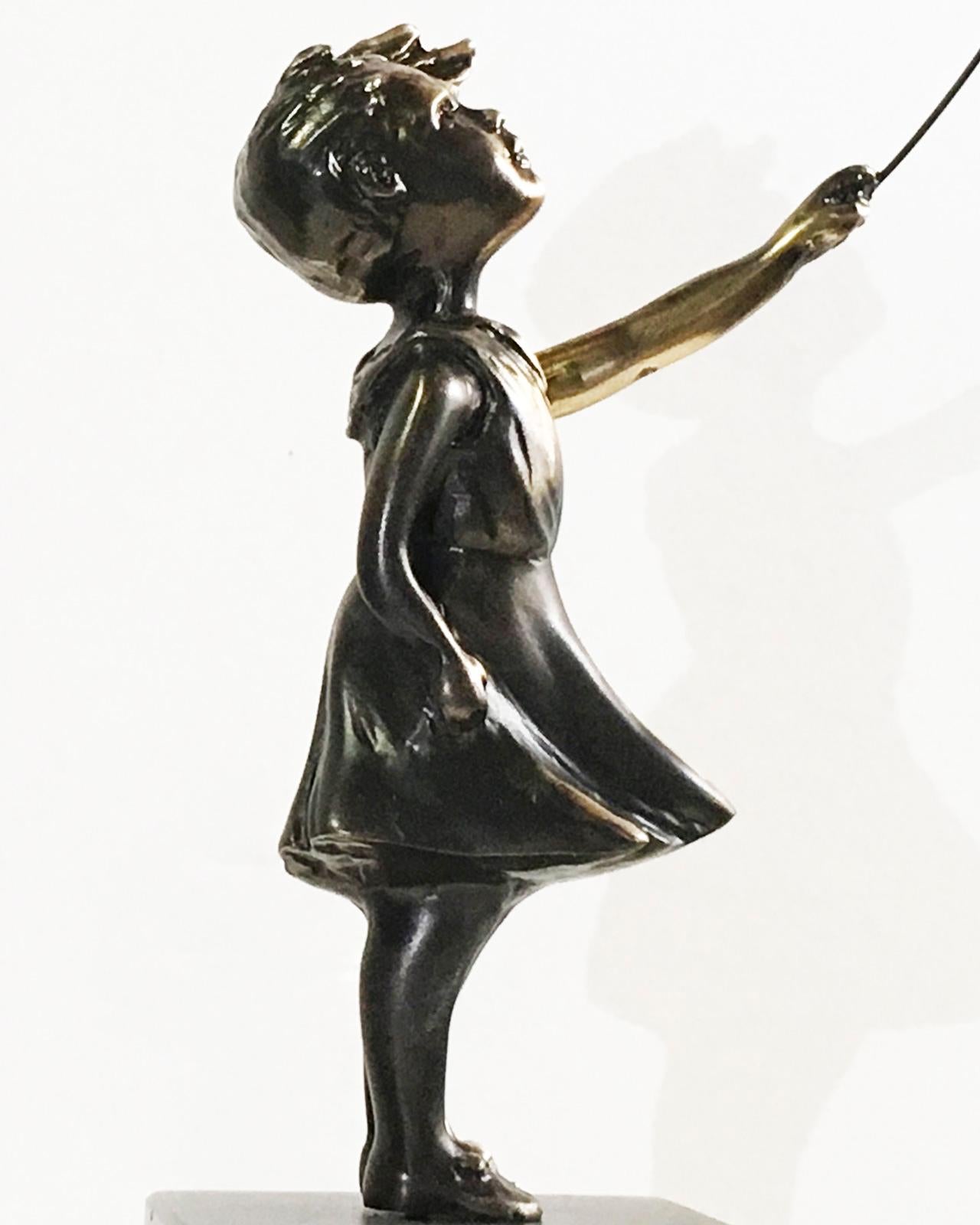Girl with red balloon - Miguel Guía Street Art Cast bronze Sculpture 15