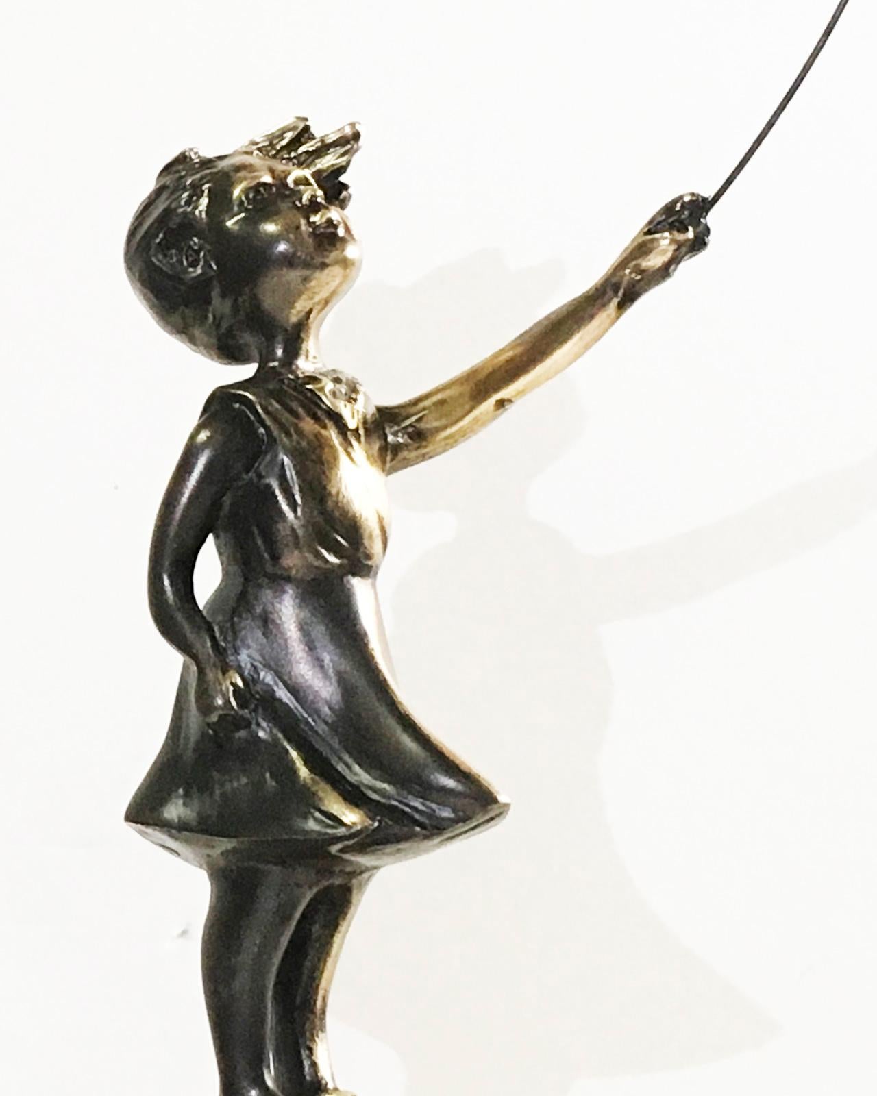 Girl with red balloon - Miguel Guía Street Art Cast bronze Sculpture 16