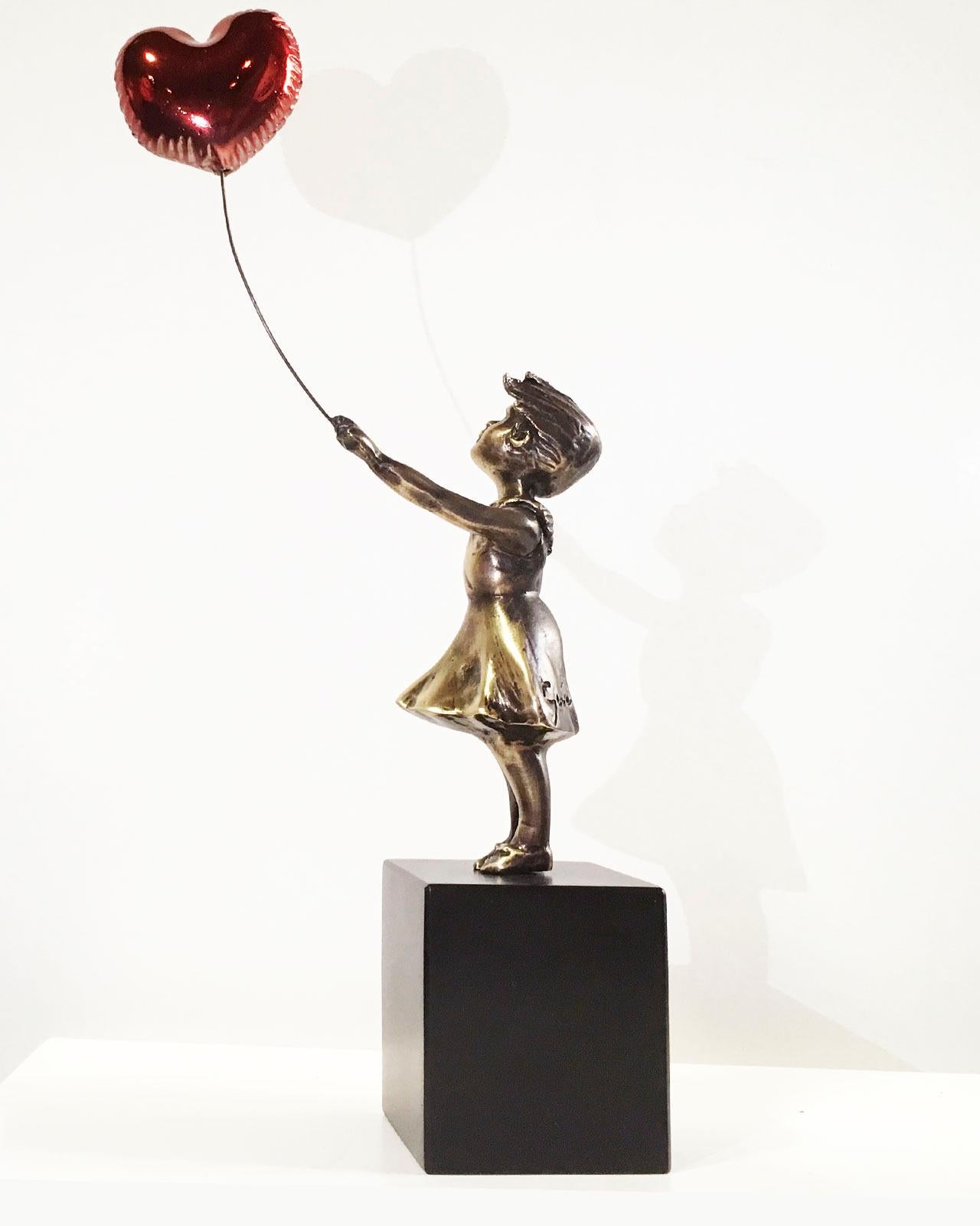 Girl with red balloon - Miguel Guía Street Art Cast bronze Sculpture 7
