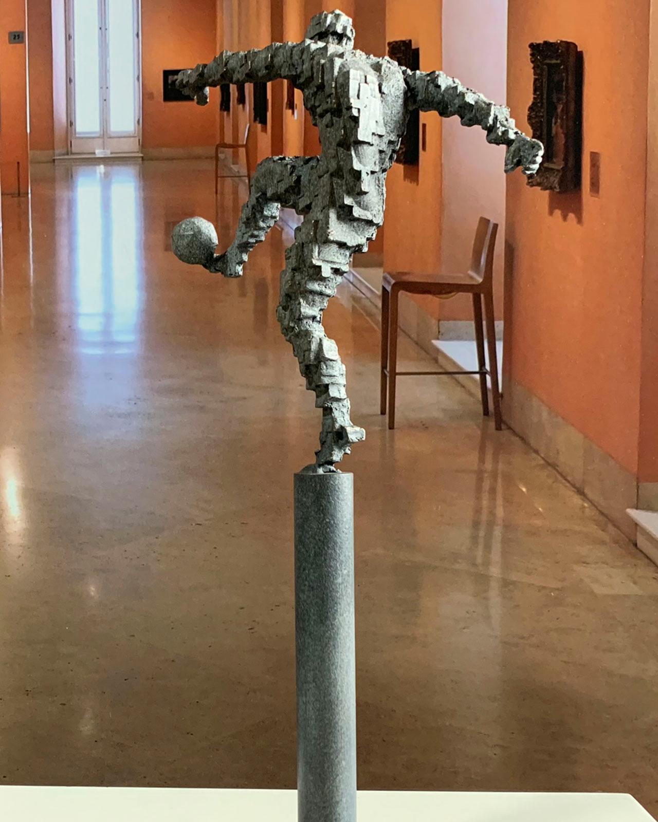Zidane goal pillar - Miguel Guía Constructivist Cast bronze Sculpture For Sale 1