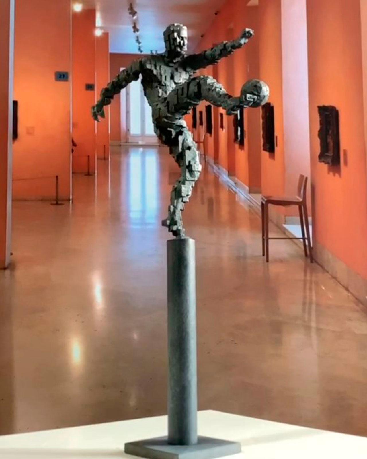 Zidane goal pillar - Miguel Guía Constructivist Cast bronze Sculpture For Sale 6