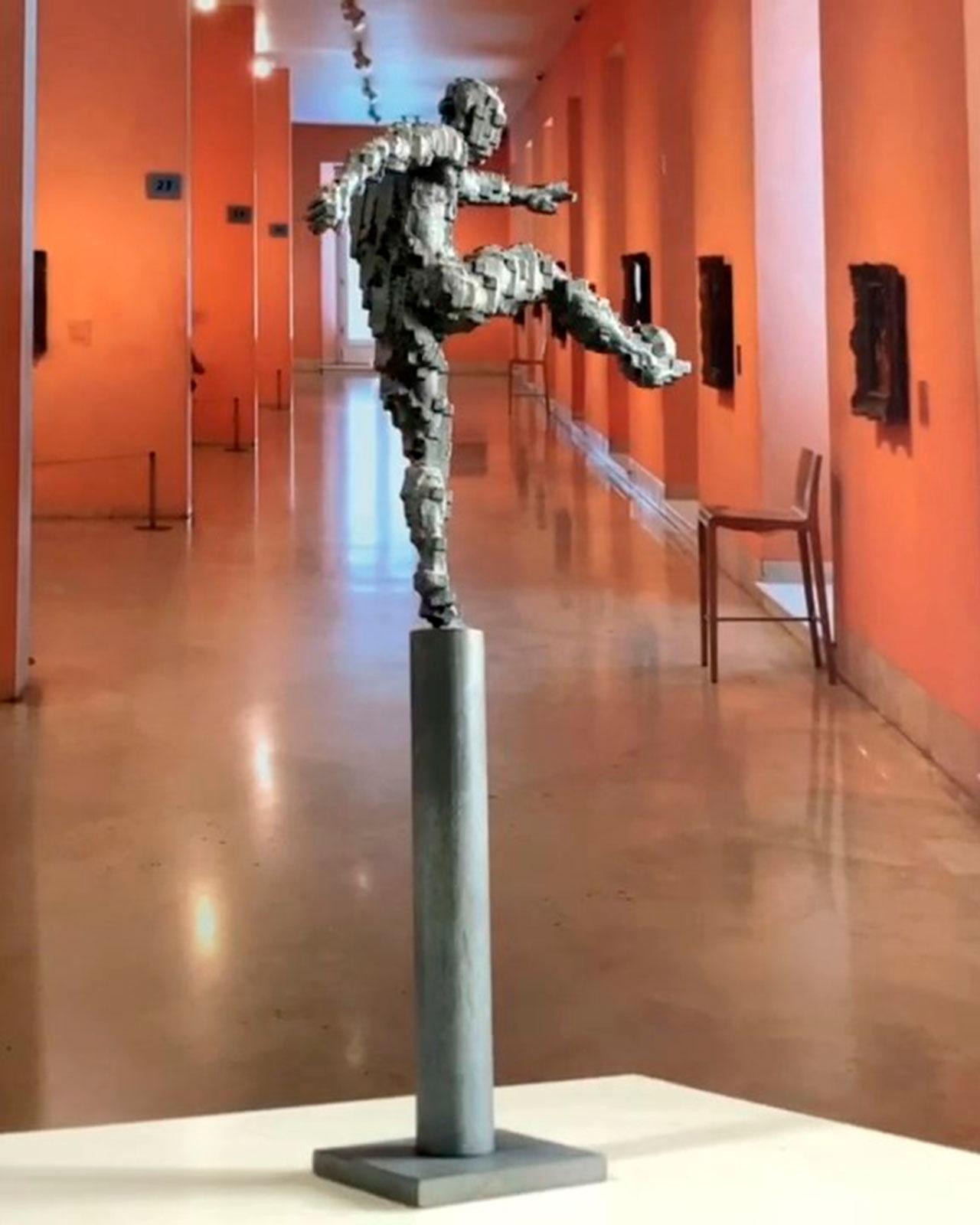Zidane goal pillar - Miguel Guía Constructivist Cast bronze Sculpture For Sale 8