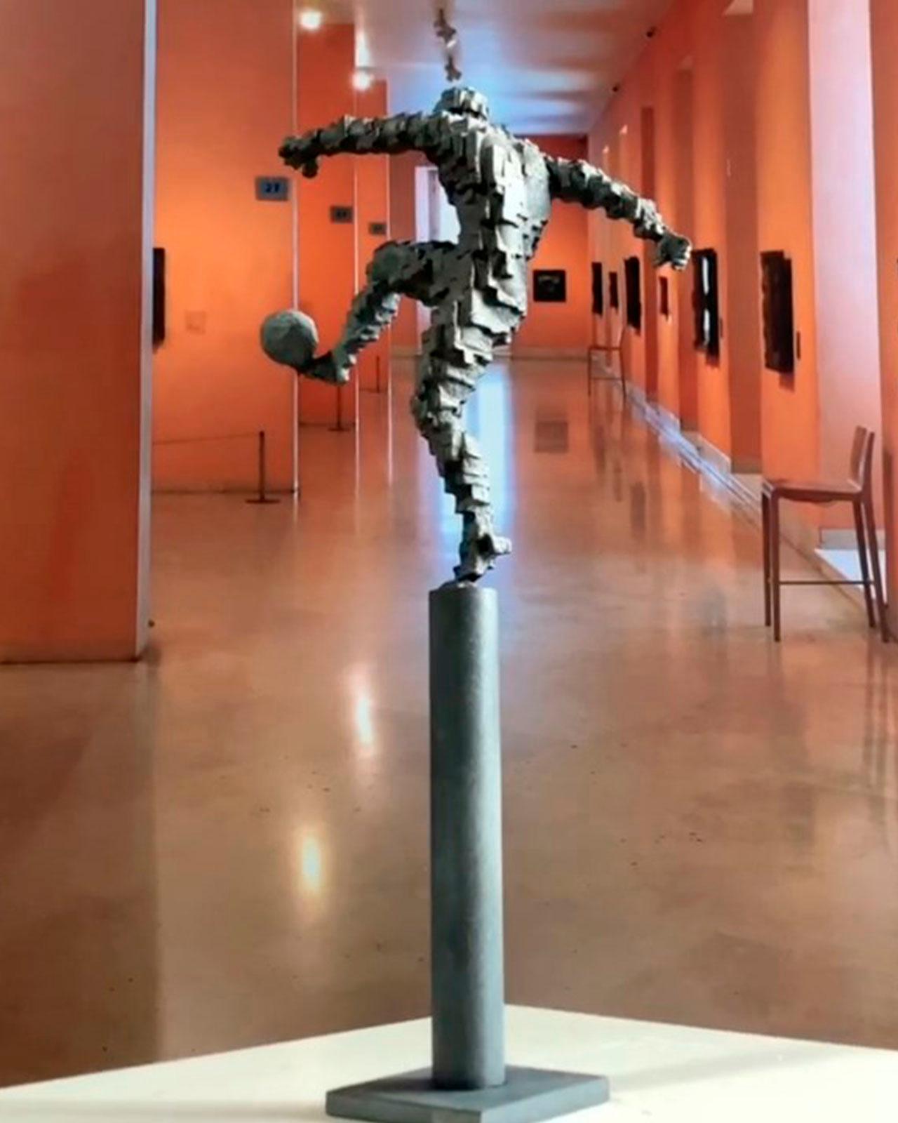Zidane goal pillar - Miguel Guía Constructivist Cast bronze Sculpture For Sale 9