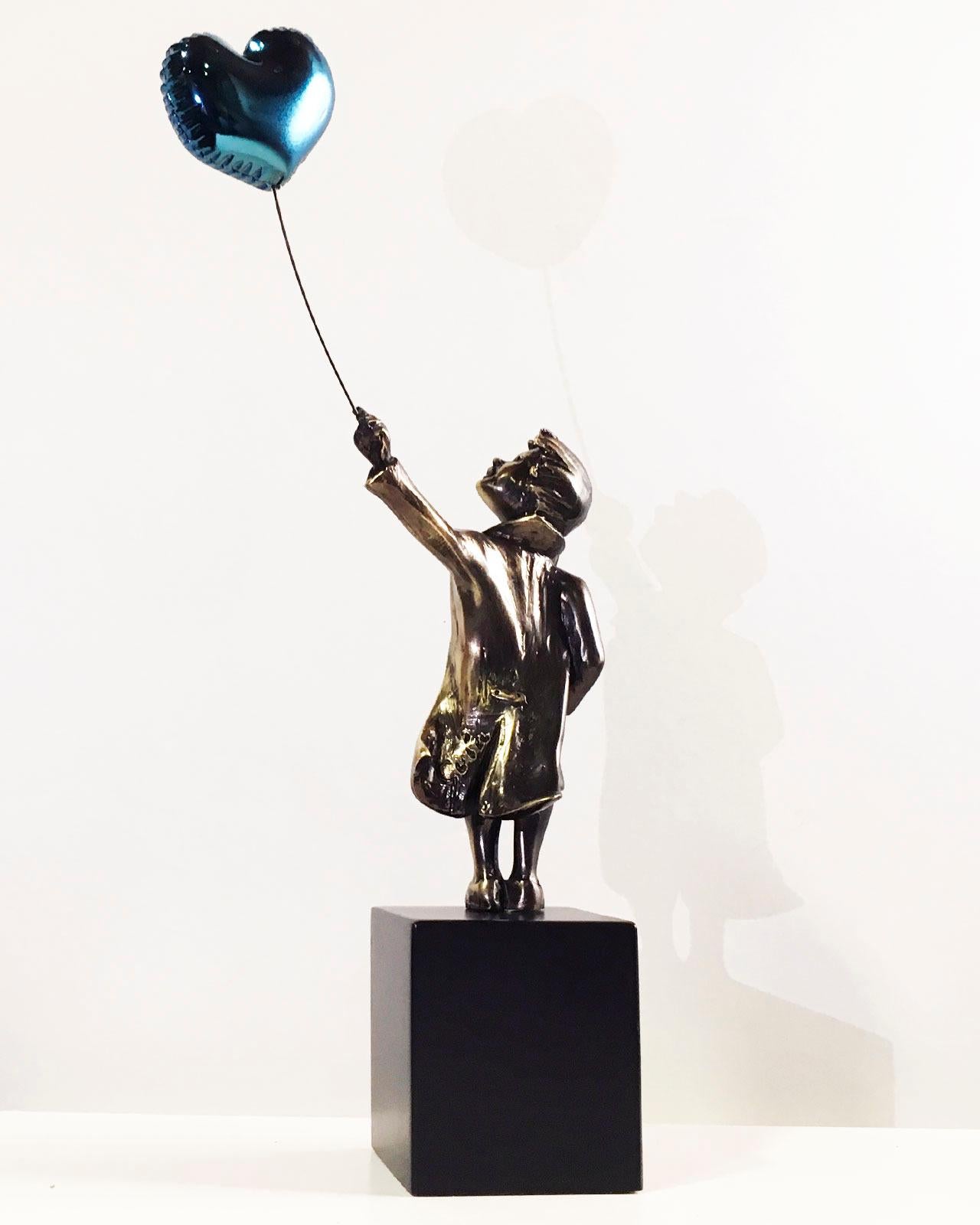 A boy with balloon - Miguel Guía Street Art Cast bronze Sculpture 5