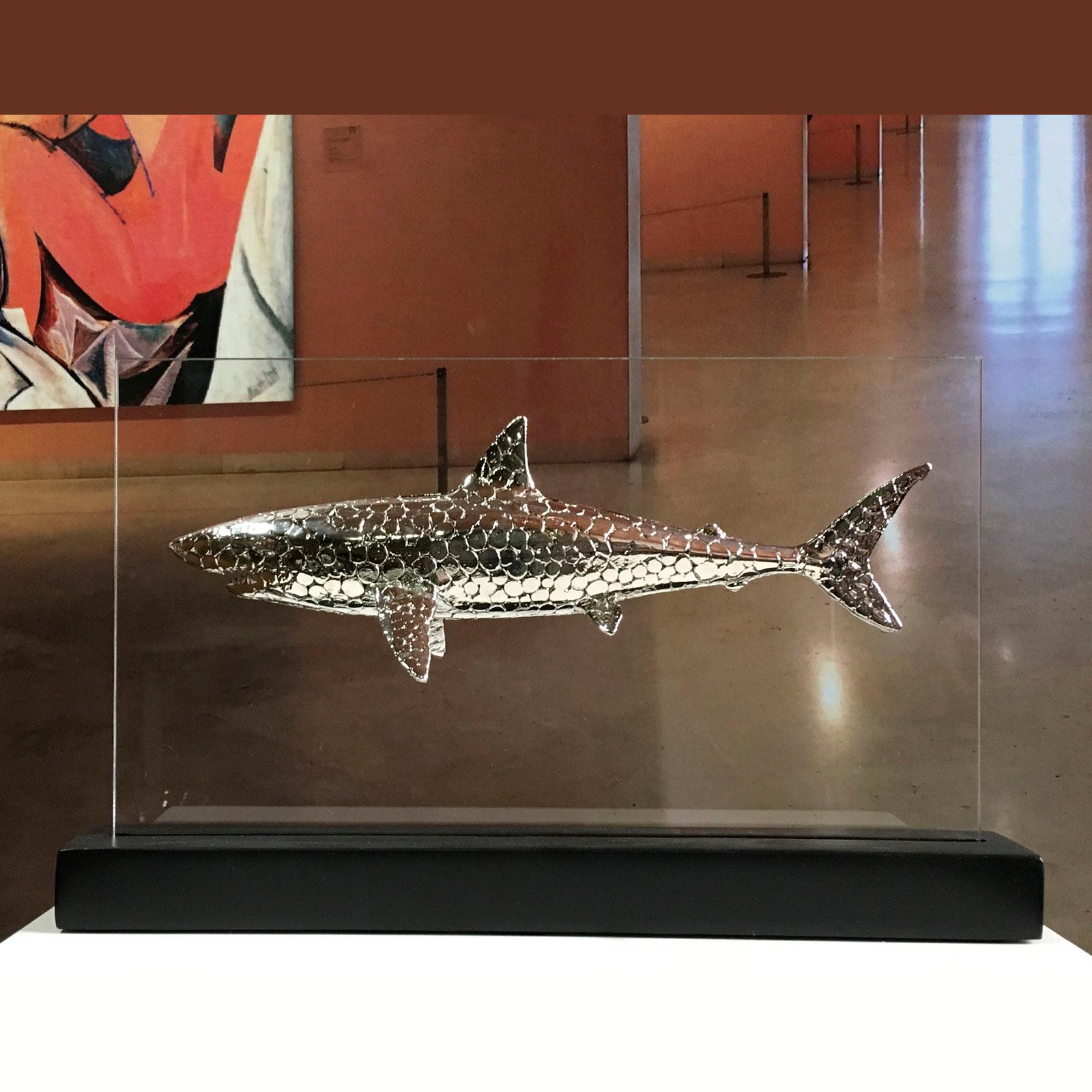 Pop Art Sculpture "Deep evolution" by Miguel Guía.
The sculpture is made of a layer of nickel on cold smelting of copper with the base of graphite or marble dust.
Limited edition of 150 works.
Although the required time to deliver a shipment is