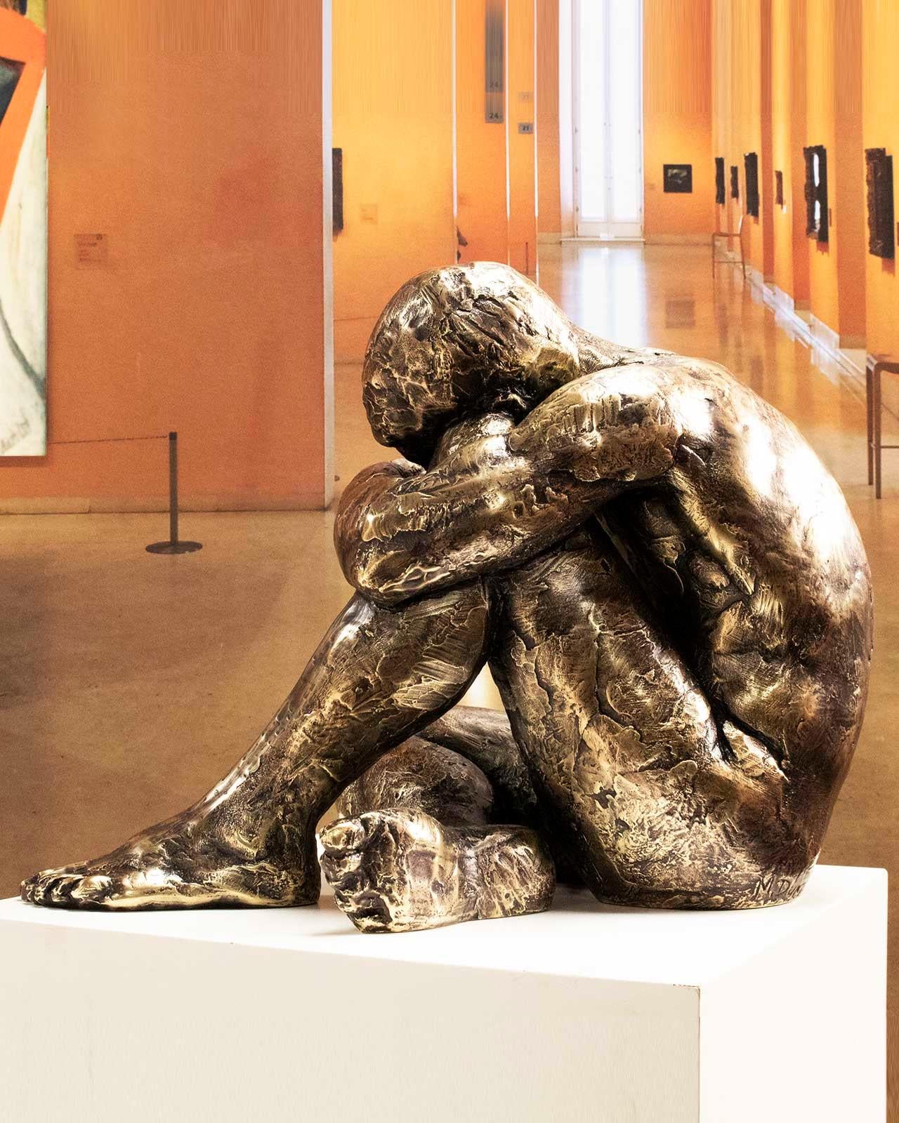 Big Act of Naked Man Bronze - Martín Duque Impressionist Bronze layer Sculpture For Sale 2