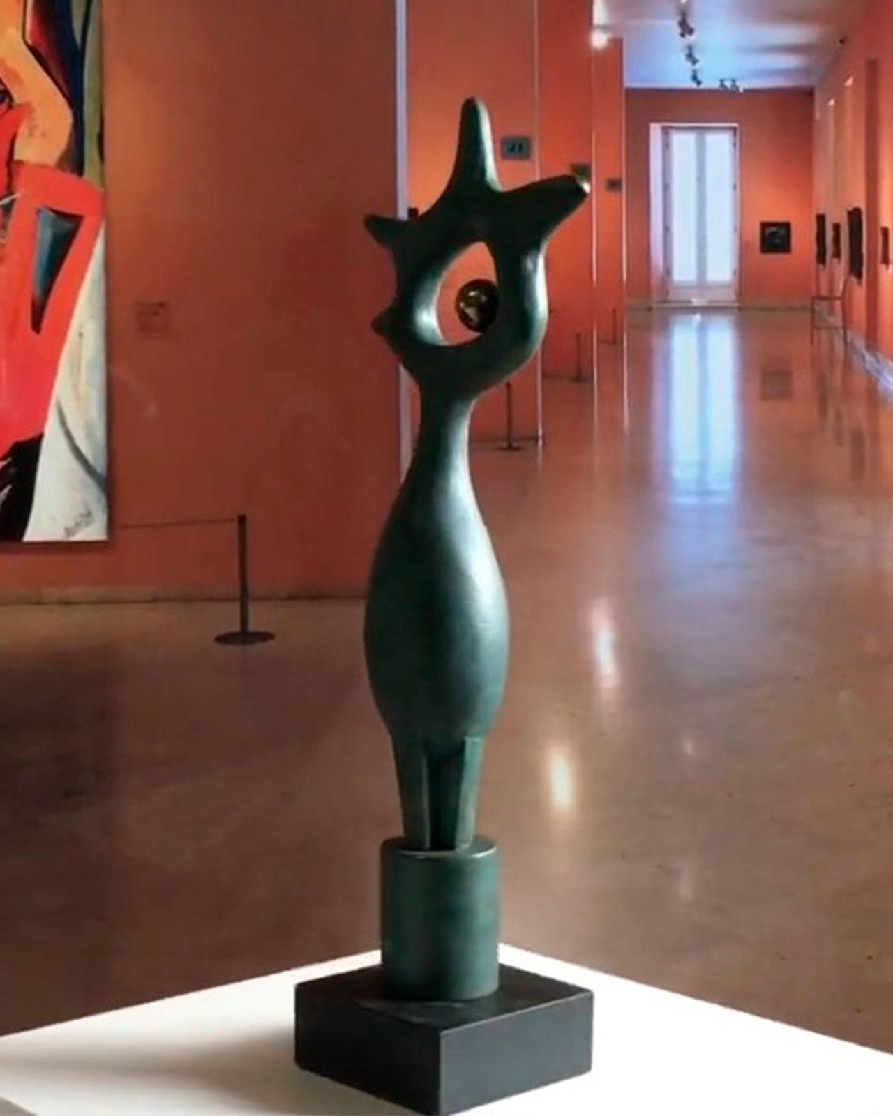 Bird and Star - Martín Duque Impressionist Bronze layer Sculpture For Sale 8