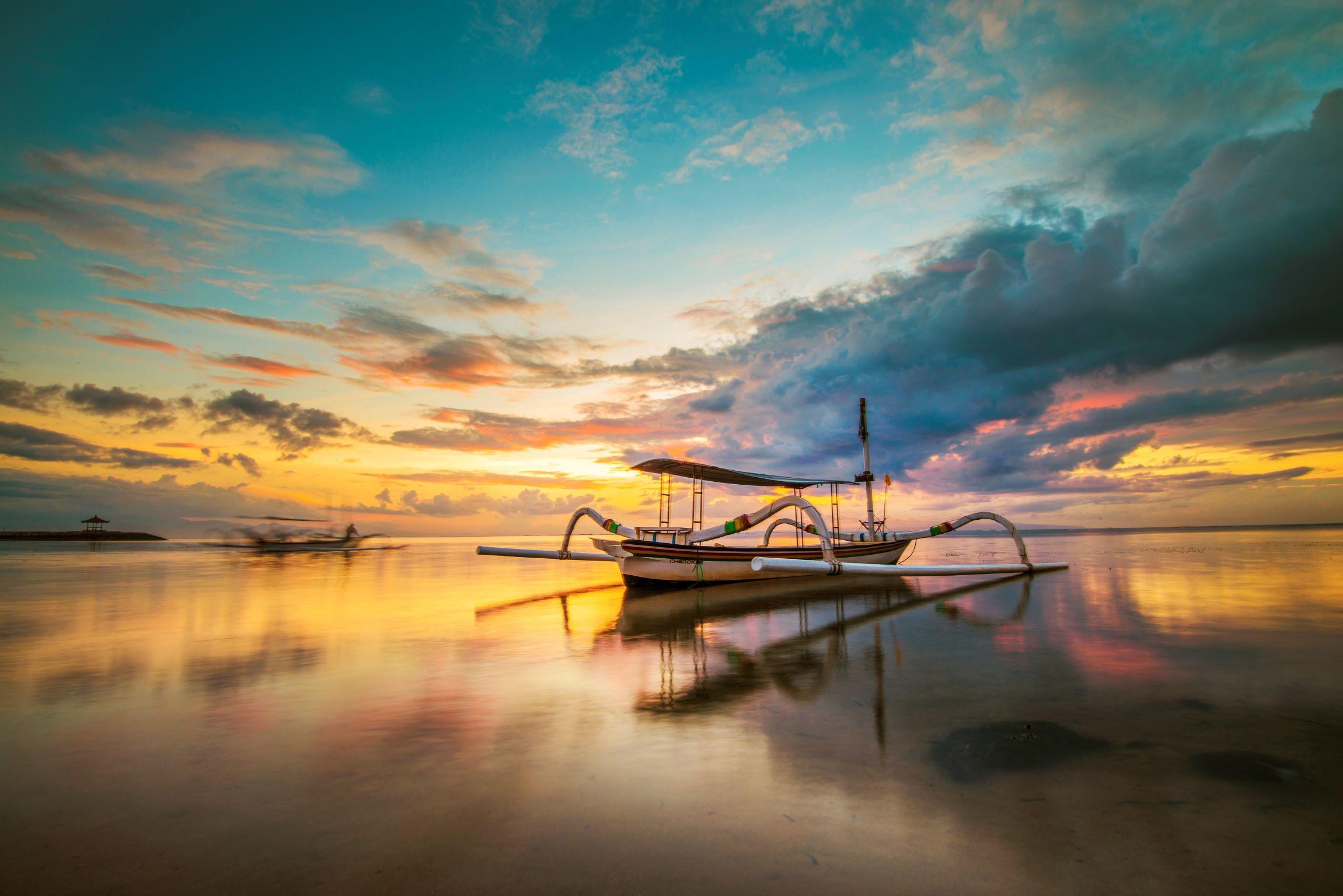 KiLynn (Ki) Tan Landscape Photograph - Bali, Asia - Photography Travel Waterfront Boats Nature Colour Sunset Dibond