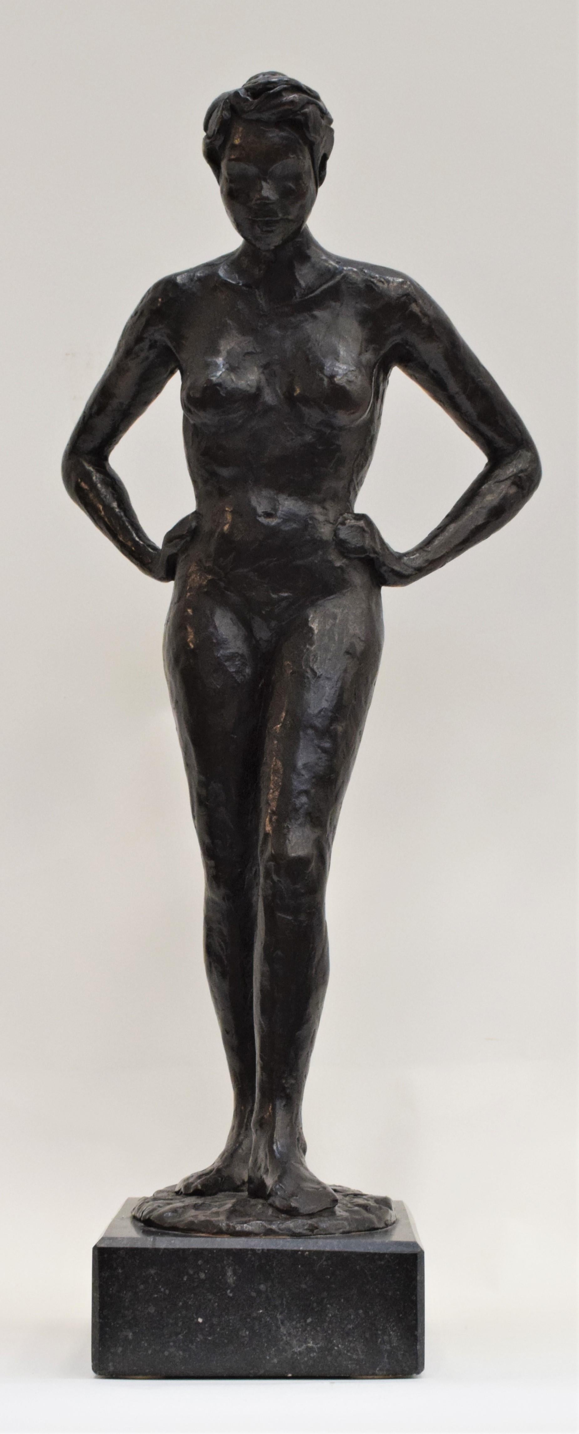 Anneke Hei-Degenhardt Figurative Sculpture - Bronze statue of a woman, Anneke Hei - Degenhardt (1951), Signed