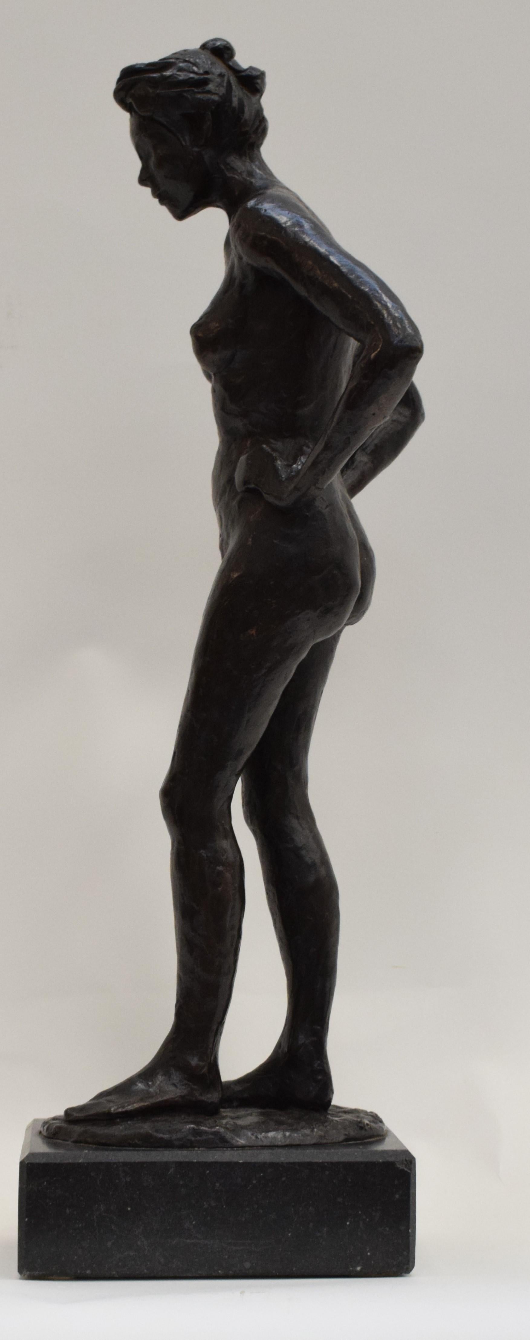 Bronze statue of a woman, Anneke Hei - Degenhardt (1951), Signed - Sculpture by Anneke Hei-Degenhardt
