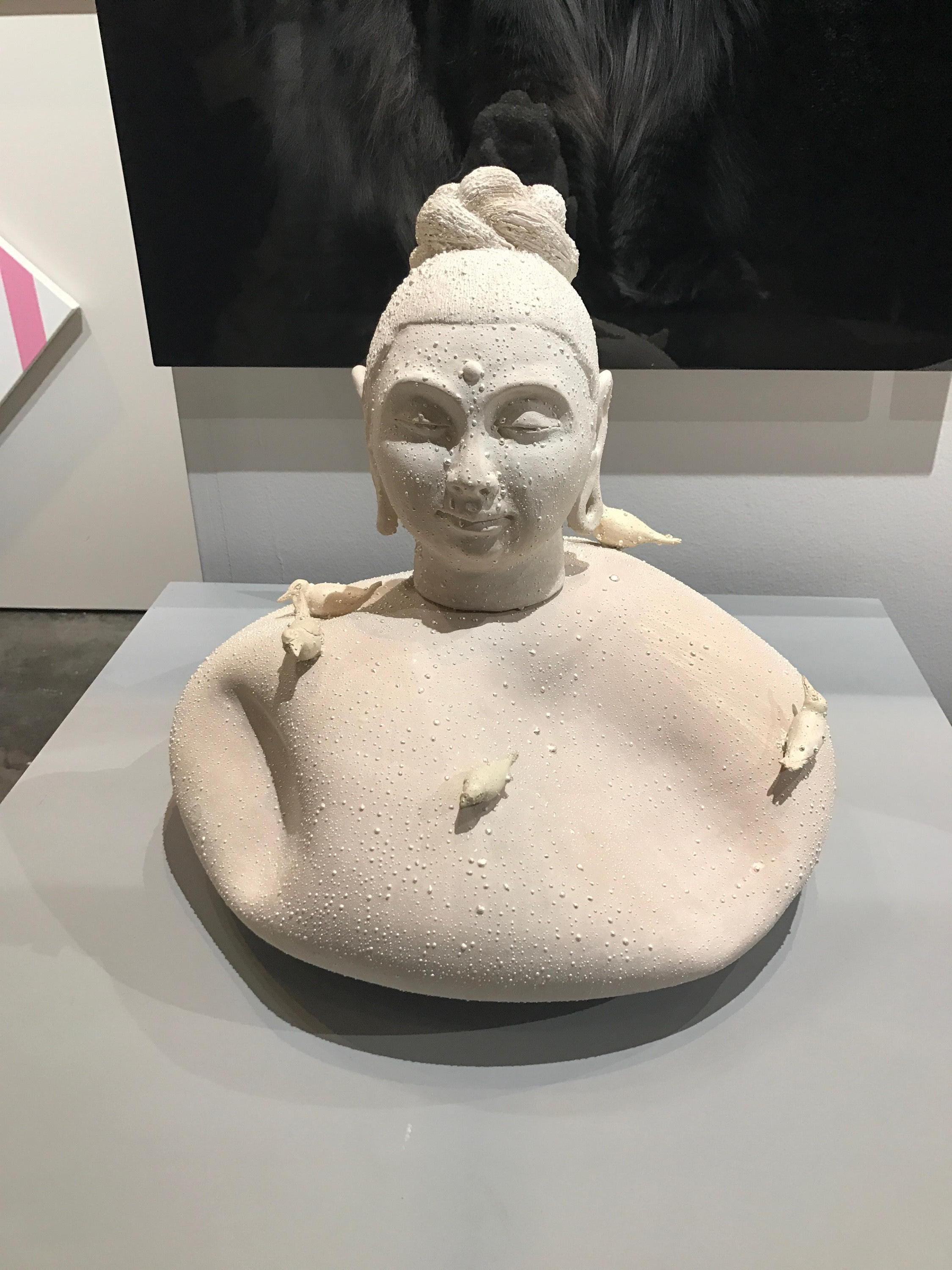 Buddhas Prayer for Birds – Sculpture von Susan Kadish
