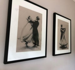 Bailarinas de salón II - Carboncillo, Figurativo, Tela, Movimiento, Forma humana