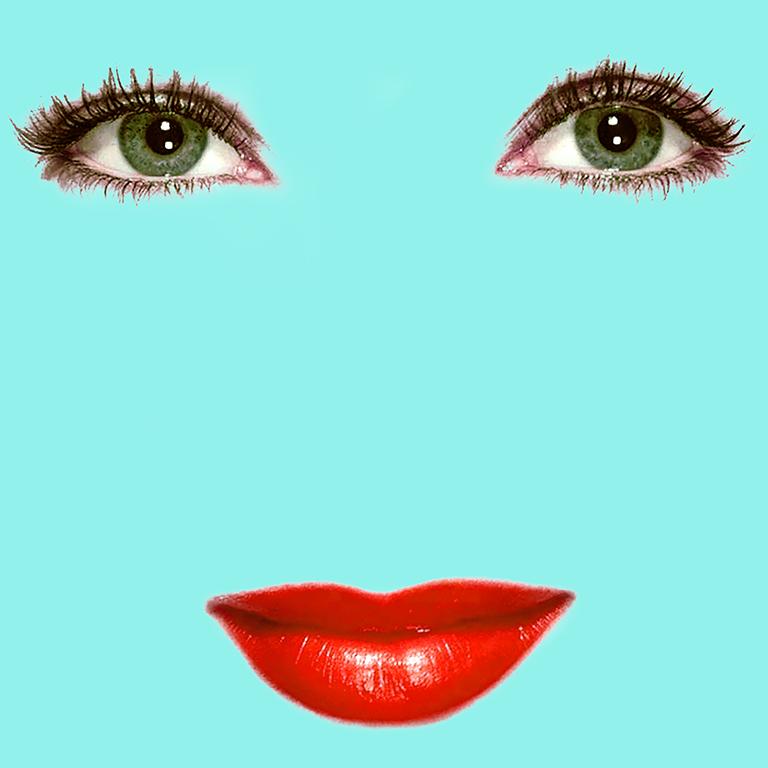 Elizabeth Taylor Pop-Art-Mode-Porträtfotografie „Liz“ (Tiffany Blue) (Blau), Portrait Photograph, von Sarah Hanhart