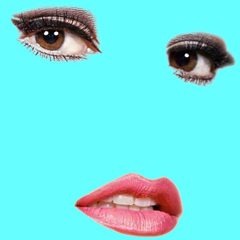 Raquel Welch Pop Art Mode Porträtfotografie „Raquel“ (Eibenholzblau) (Blau), Portrait Photograph, von Sarah Hanhart