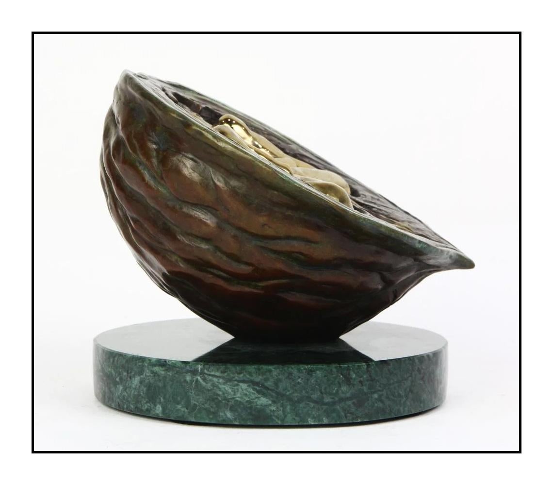 Vladimir Kush Original Bronze Voll Runde Skulptur Walnuss von Eden signiert Kunstwerk im Angebot 1
