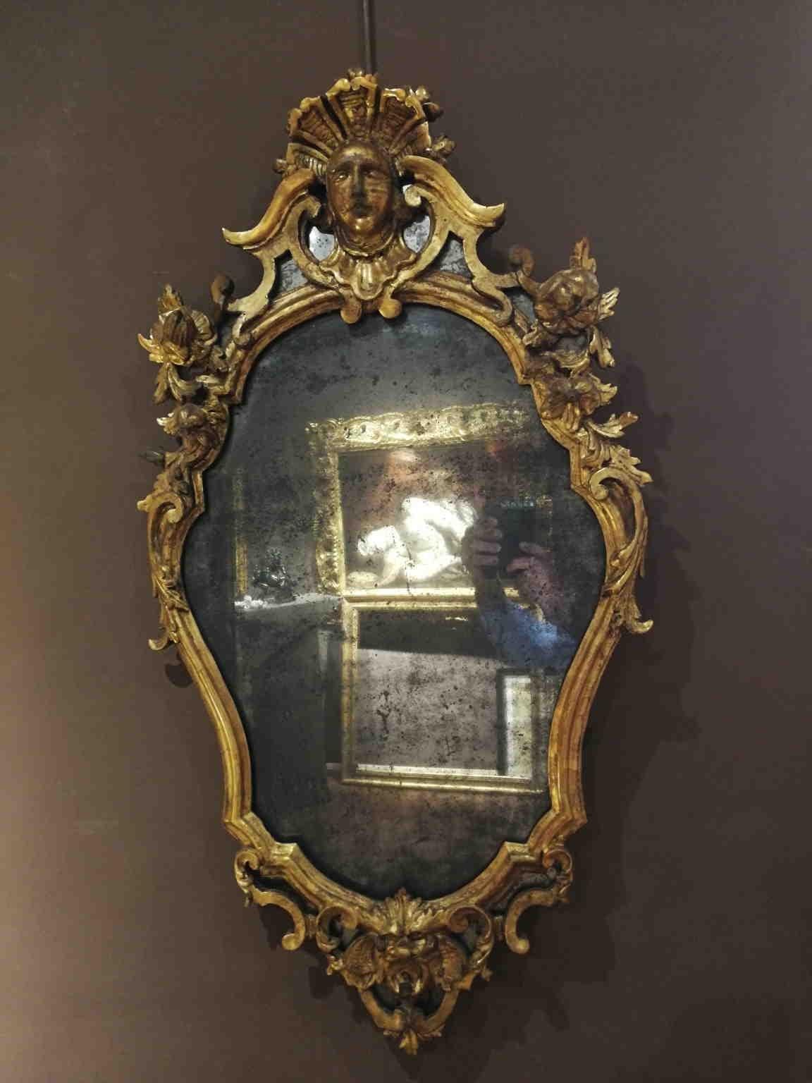 A pair of Tuscan Rococo mirrors gilded carved wood glass For Sale 3