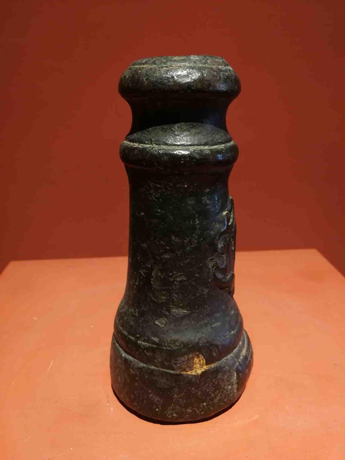 Mannerisme des cheminées en bronze italiennes en forme de gratte-feu en mortier 17ème siècle en vente 2