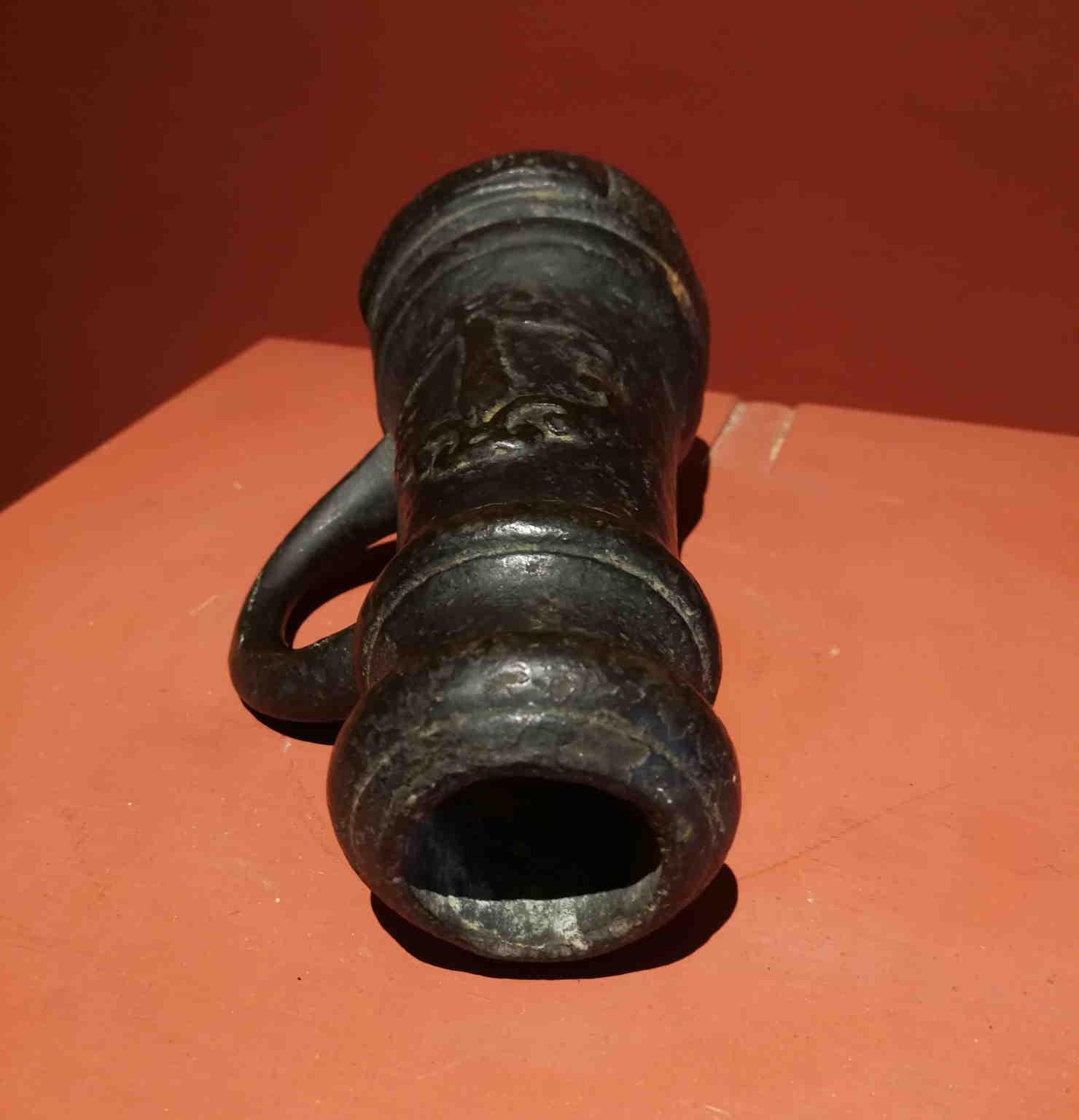 Mannerisme des cheminées en bronze italiennes en forme de gratte-feu en mortier 17ème siècle en vente 4