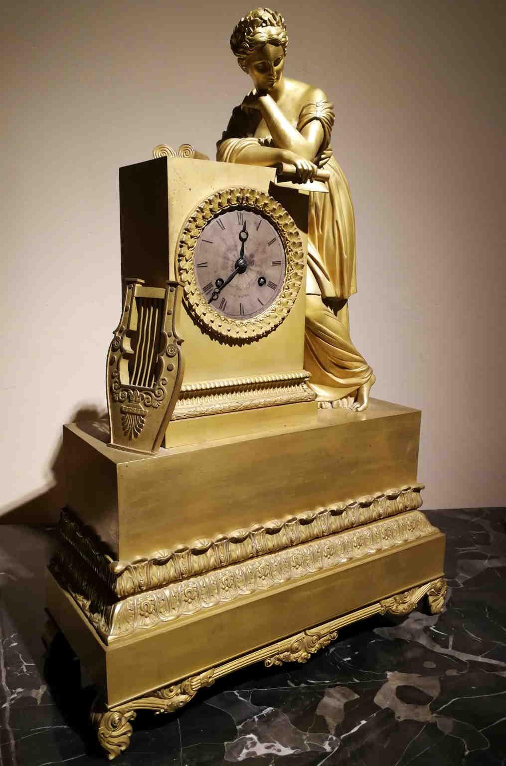 Französische kaiserliche neoklassizistische Kaminuhr aus der Schweiz, 19. Jahrhundert – Art von Honoré Pons