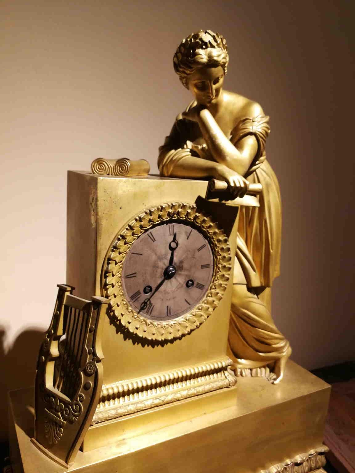 Imperial Mantel Clock signed on the clock face “Renard suc(cursale) de Frissard, à Rouen”. It’s in gilded bronze and the mechanism is still working. The figure represents a lady wearing a peplum, sandals an a laurel wreath on the head. She’s holding