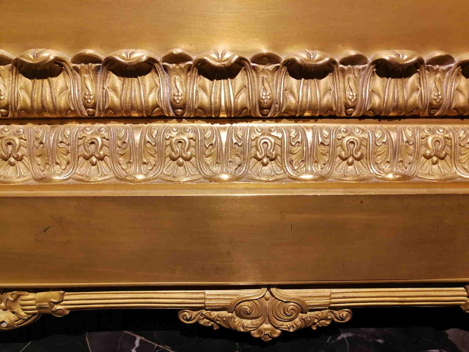 Französische kaiserliche neoklassizistische Kaminuhr aus der Schweiz, 19. Jahrhundert im Angebot 5