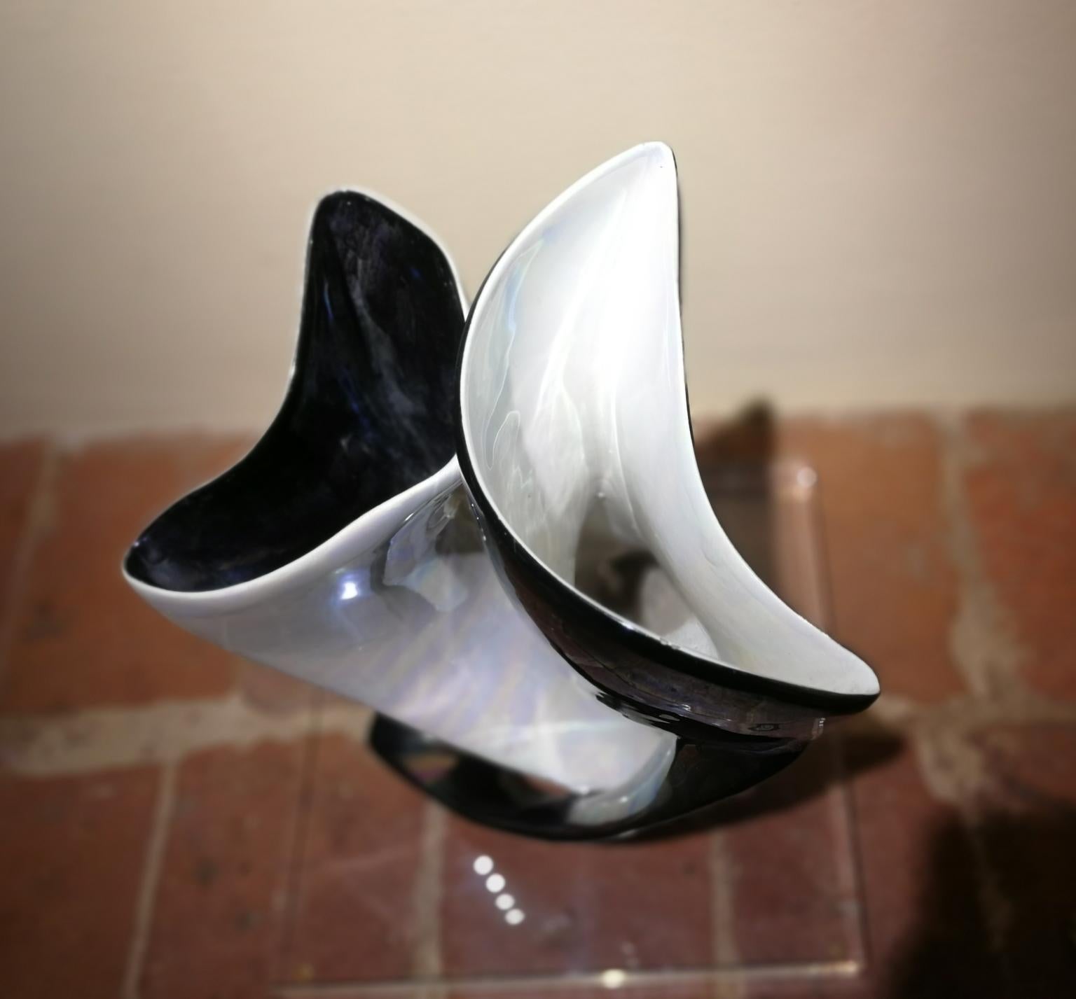 Vaso in ceramica a lustro di manifattura italiana della metà del Novecento For Sale 2