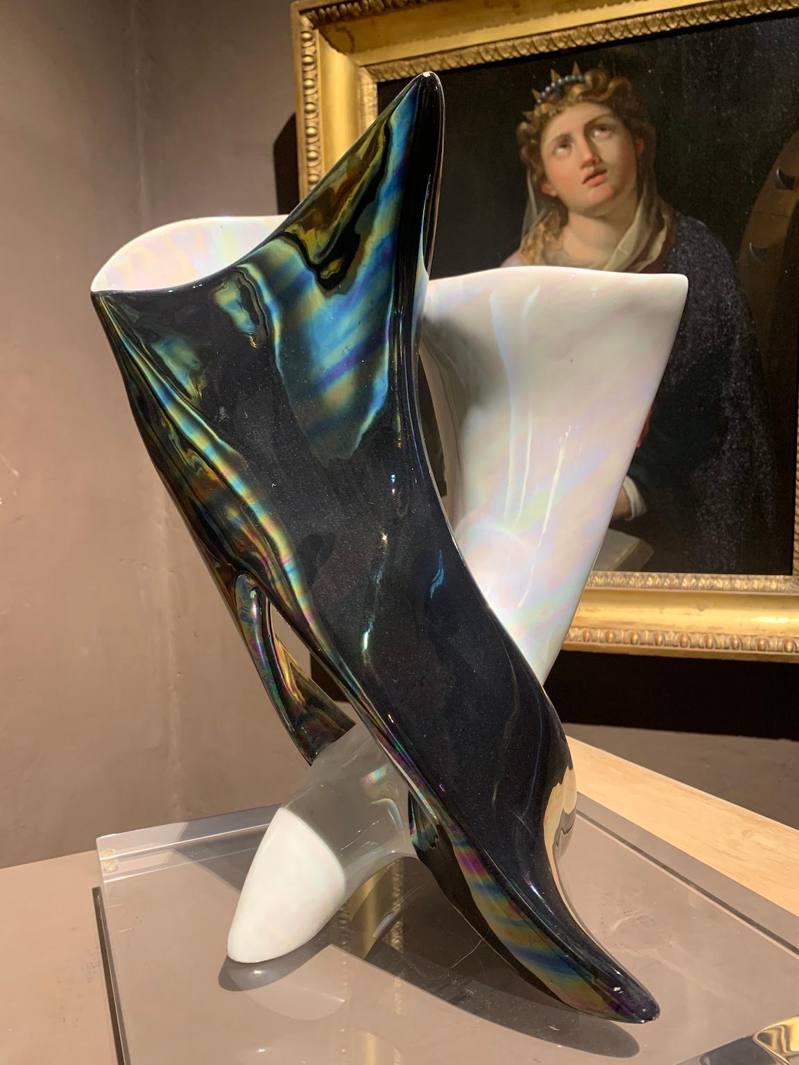 Vaso de cerámica de lustre de la manifactura italiana de mediados del Novecento - Art Otro estilo de arte de Mario Mesini
