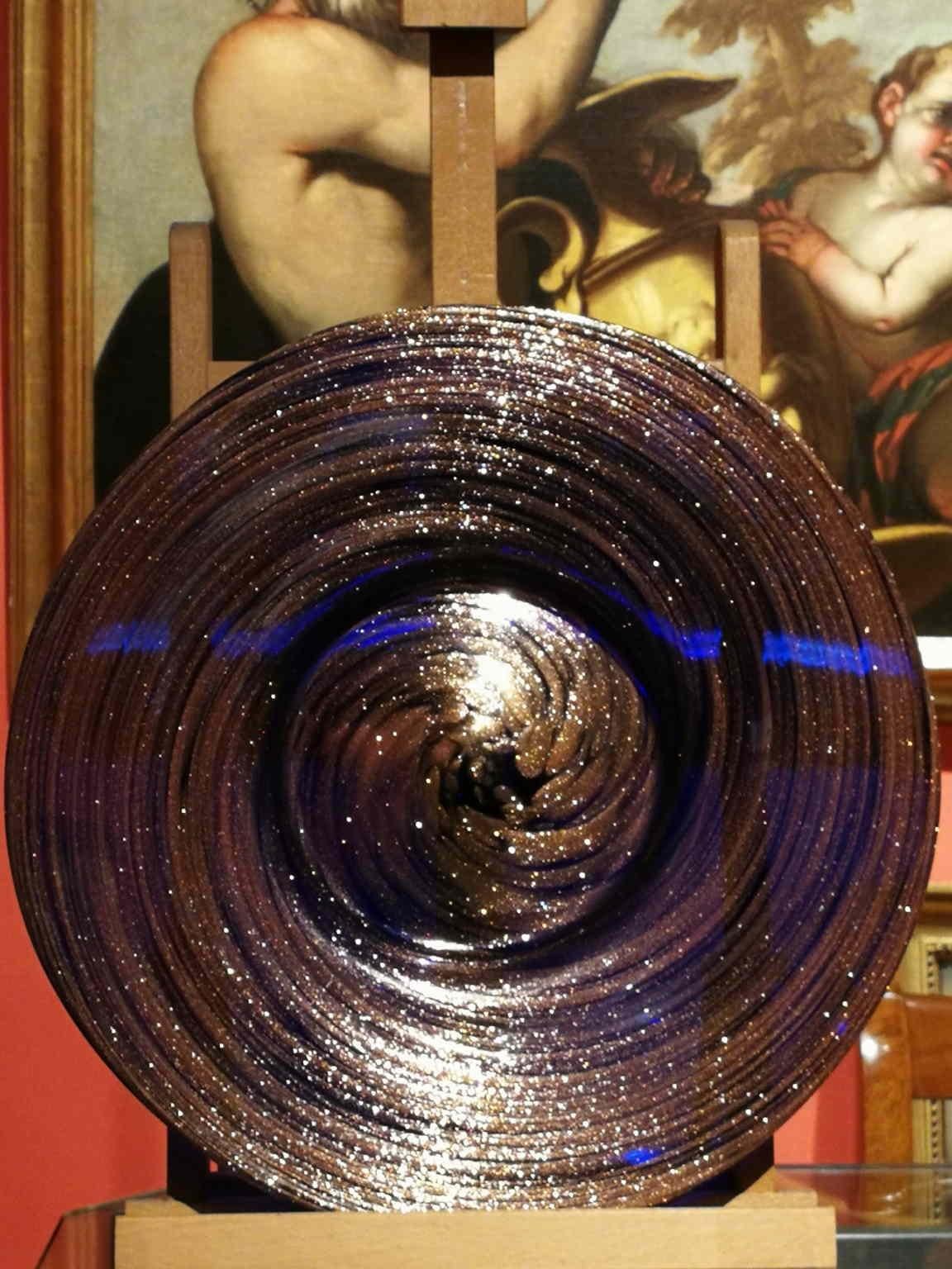 Piatto in vetro avventurina di Murano blu screziato oro del XX secolo For Sale 4