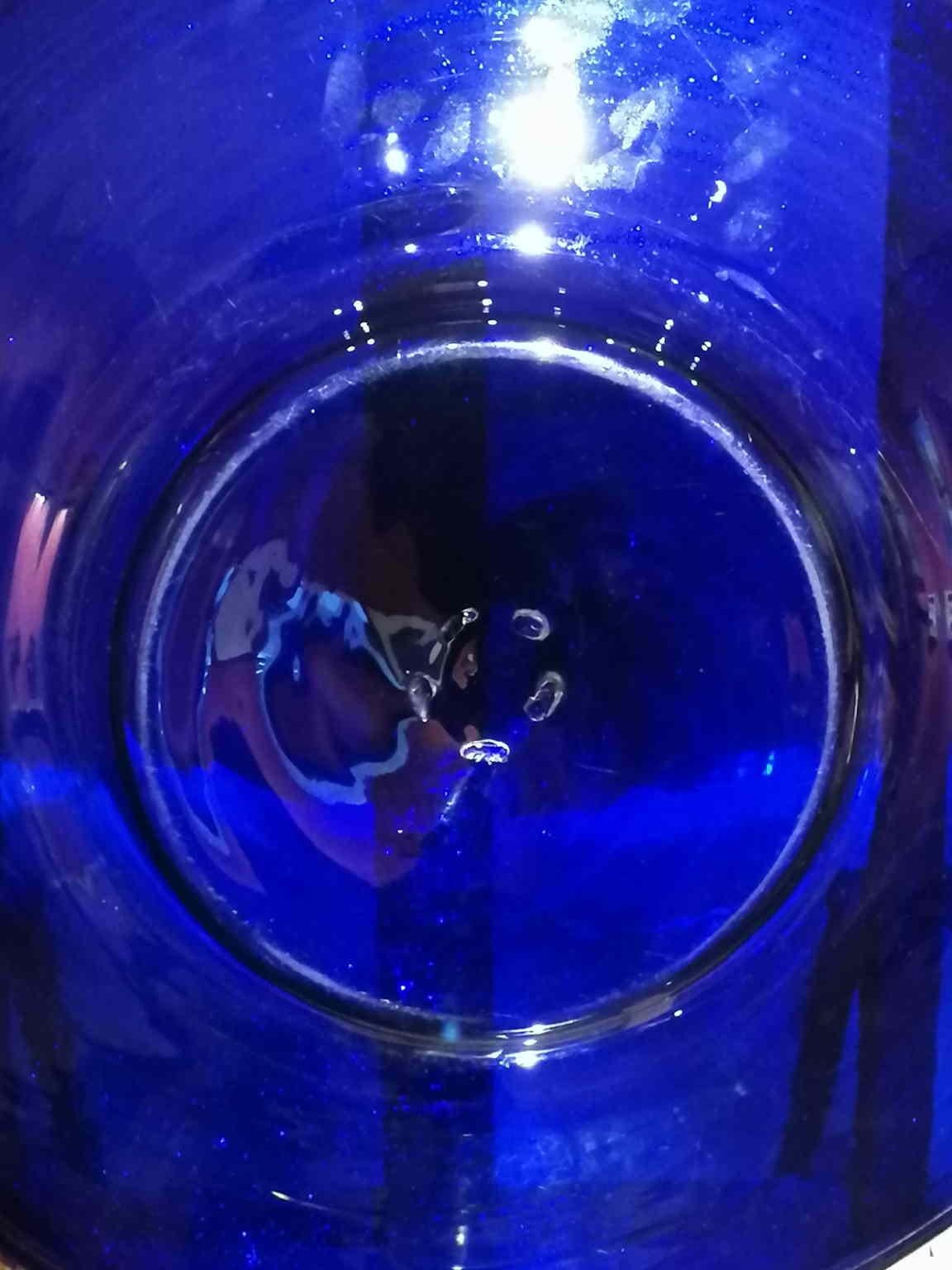 Piatto in vetro avventurina di Murano blu screziato oro del XX secolo en vente 7