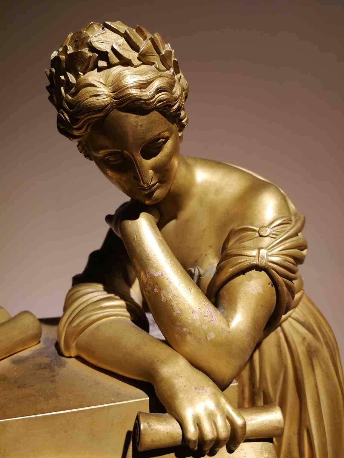 Orologio da tavolo francese svizzero neoclassico imperiale del XIX secolo For Sale 2